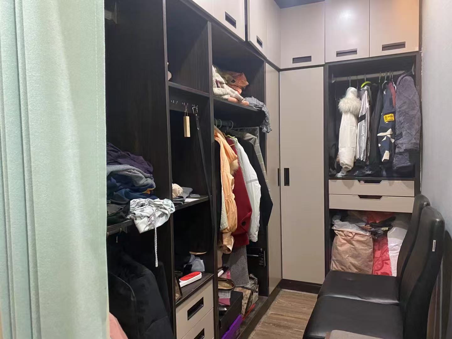 怡河园 4室2厅2卫 150.0万 怡河园 4室2厅2卫 150.0万客厅