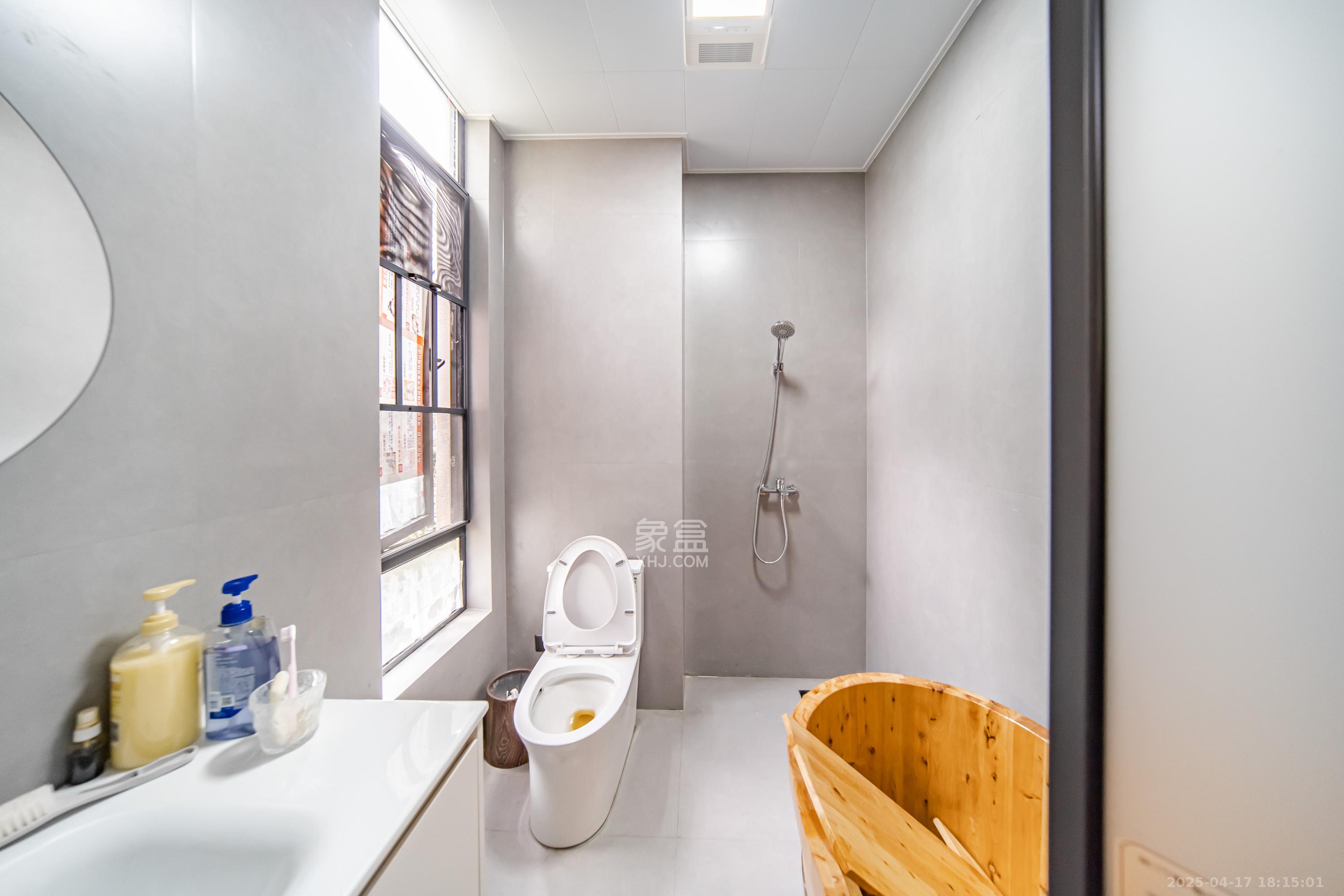 梦想麓隐桐溪 5室2厅3卫 360.0万 梦想麓隐桐溪 5室2厅3卫 360.0万卫生间