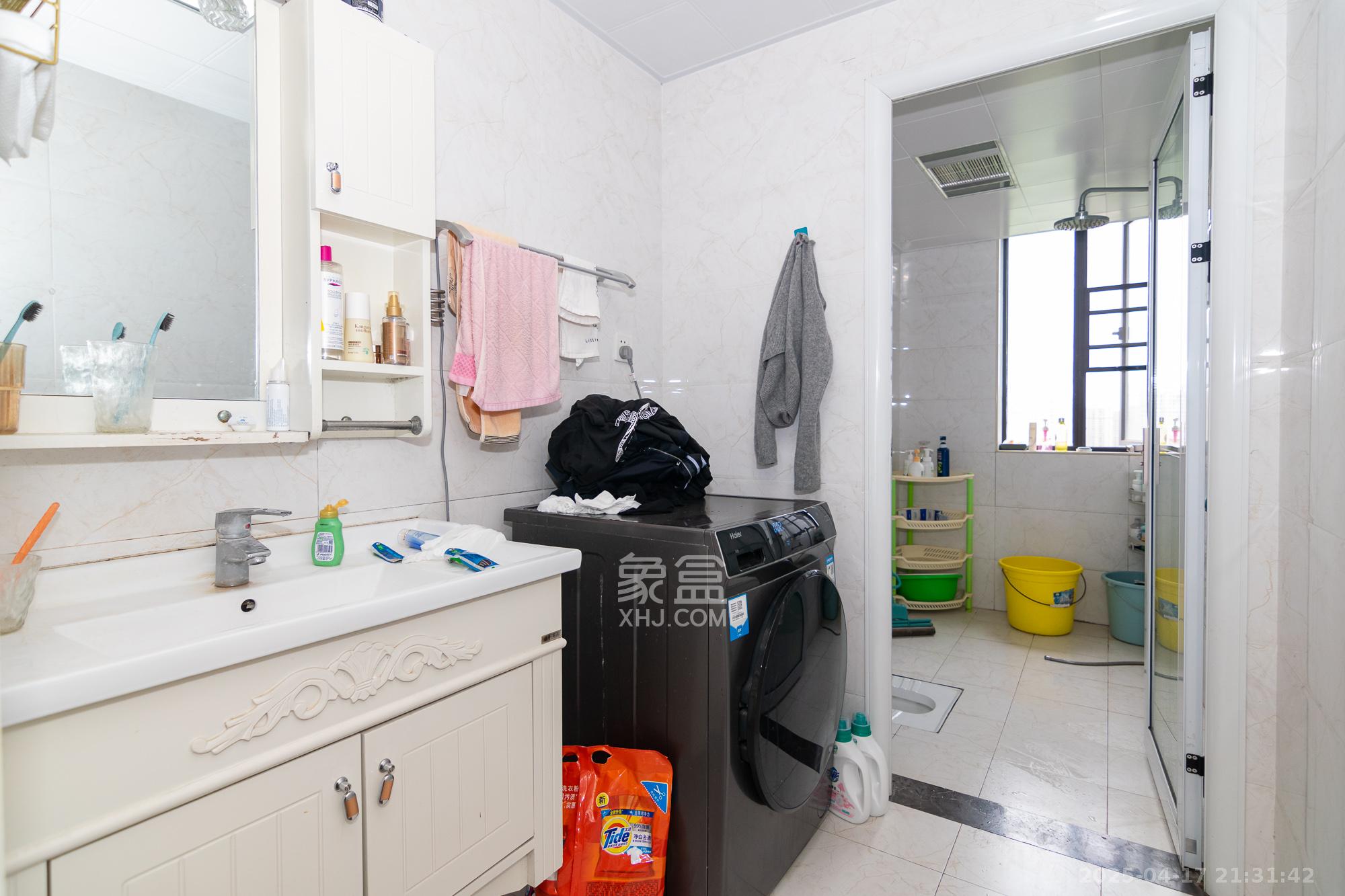 润和紫郡一期 4室2厅2卫 90.0万 润和紫郡一期 4室2厅2卫 90.0万卫生间