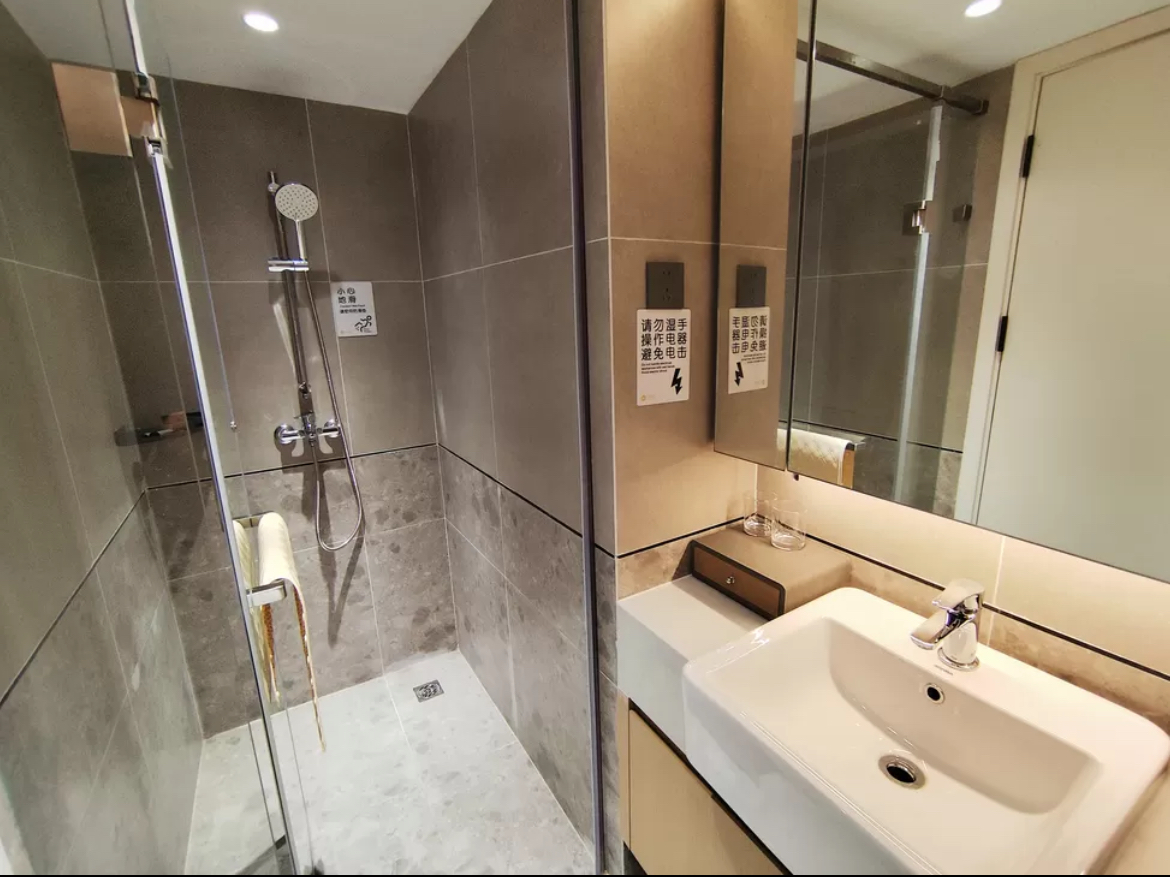 海航豪庭南苑  1室2厅2卫    3500.0元/月 海航豪庭南苑  1室2厅2卫    3500.0元/月室内图