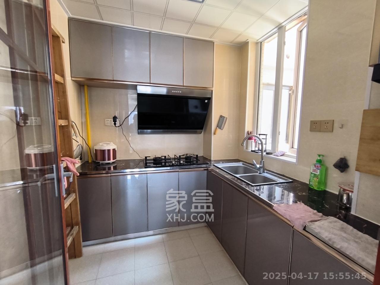 丽发新城  2室2厅1卫   1800.00元/月室内图