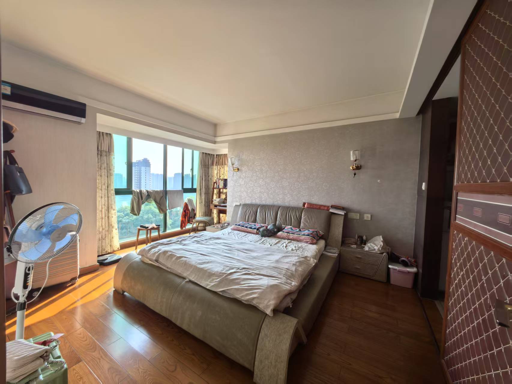 经世皇城 5室2厅2卫 108.0万 经世皇城 5室2厅2卫 108.0万室内图