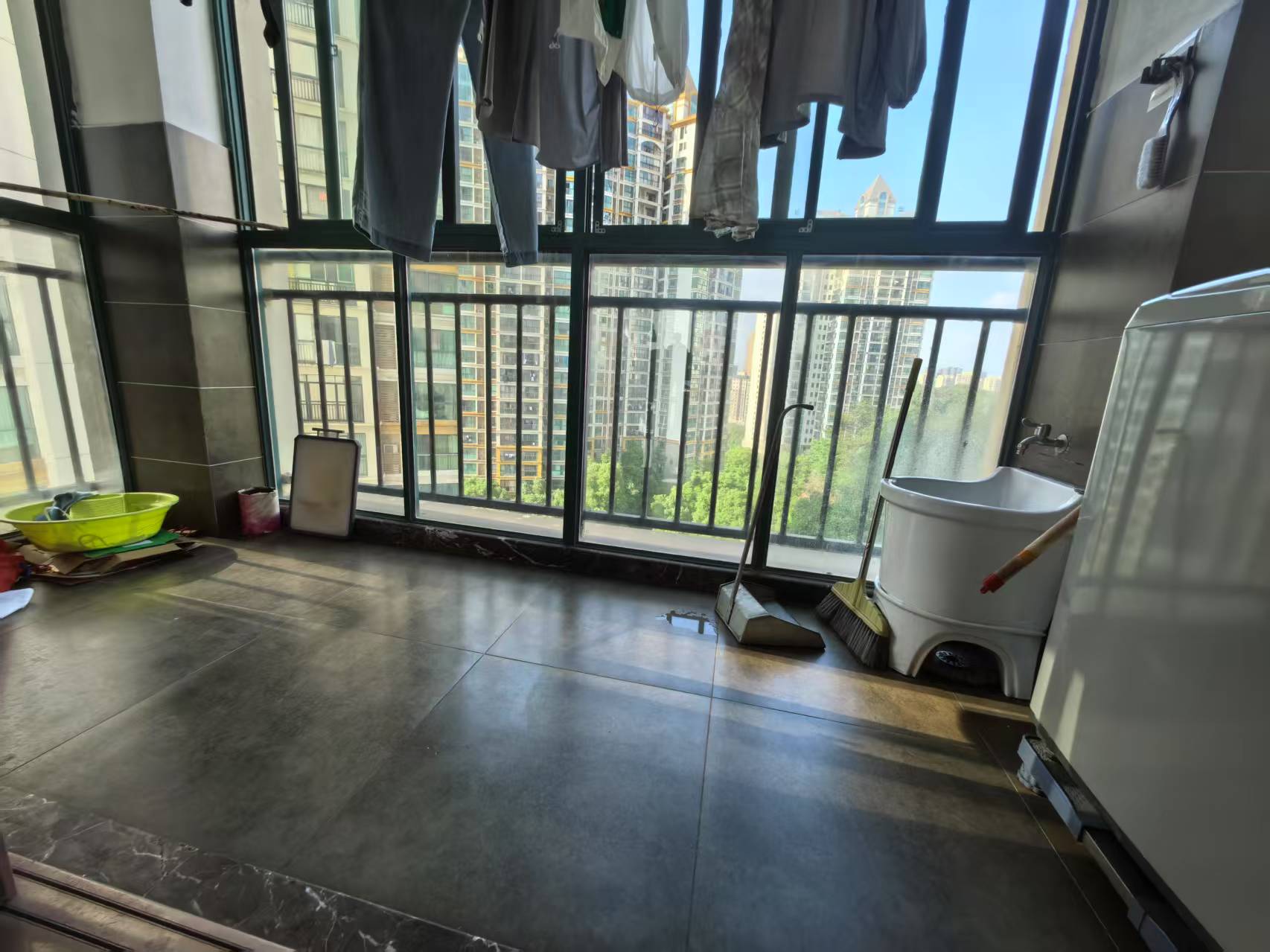 经世皇城 5室2厅2卫 108.0万 经世皇城 5室2厅2卫 108.0万室内图