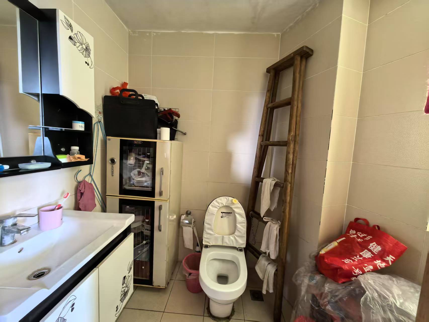 经世皇城 5室2厅2卫 108.0万 经世皇城 5室2厅2卫 108.0万室内图