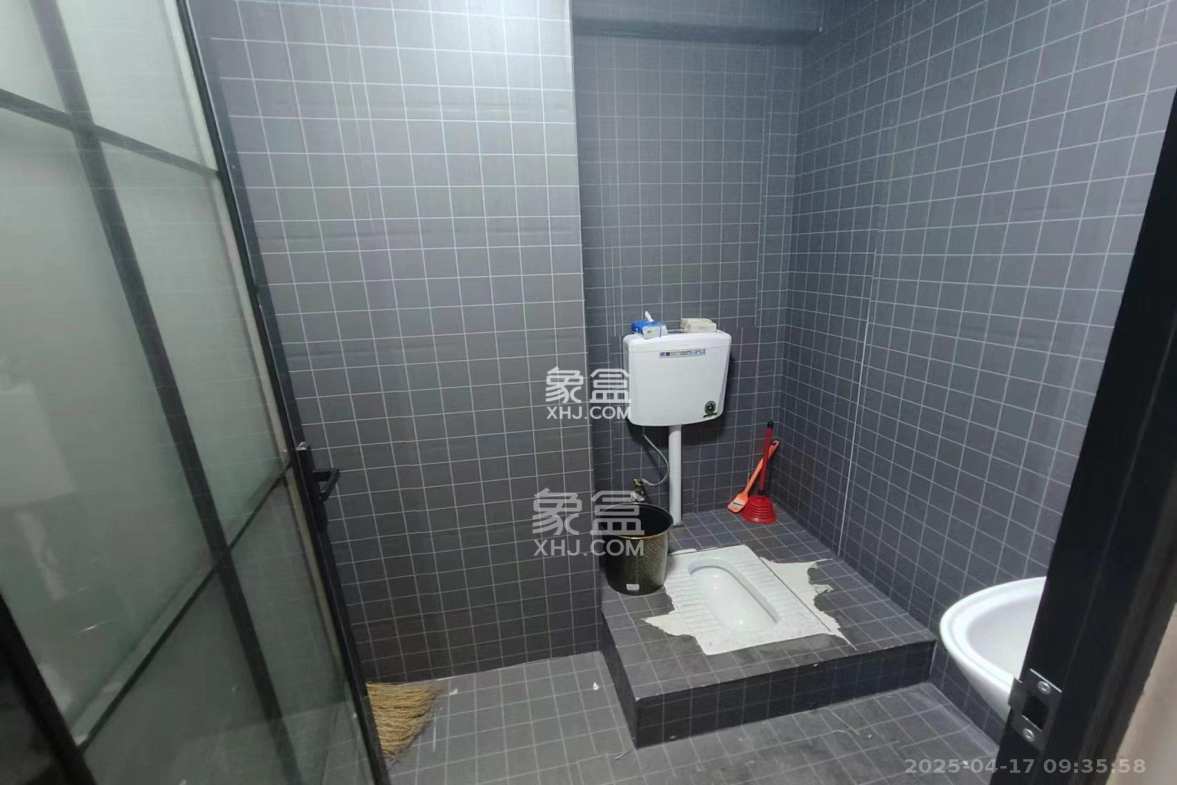 东方芙蓉  3室1厅1卫    3000.0元/月 东方芙蓉  3室1厅1卫    3000.0元/月室内图