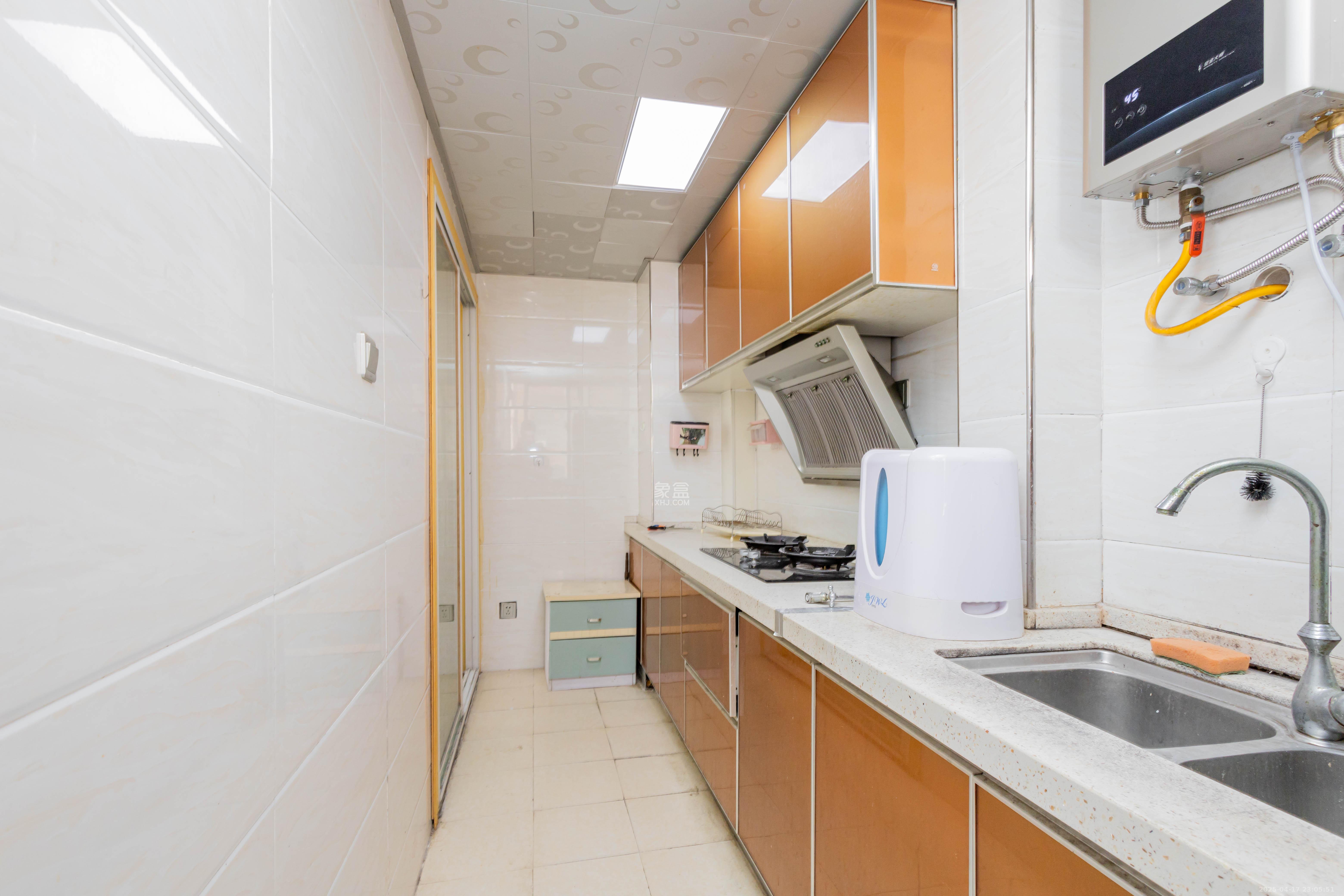 旭辉华庭  2室2厅1卫    42.8万 旭辉华庭  2室2厅1卫    42.8万厨房