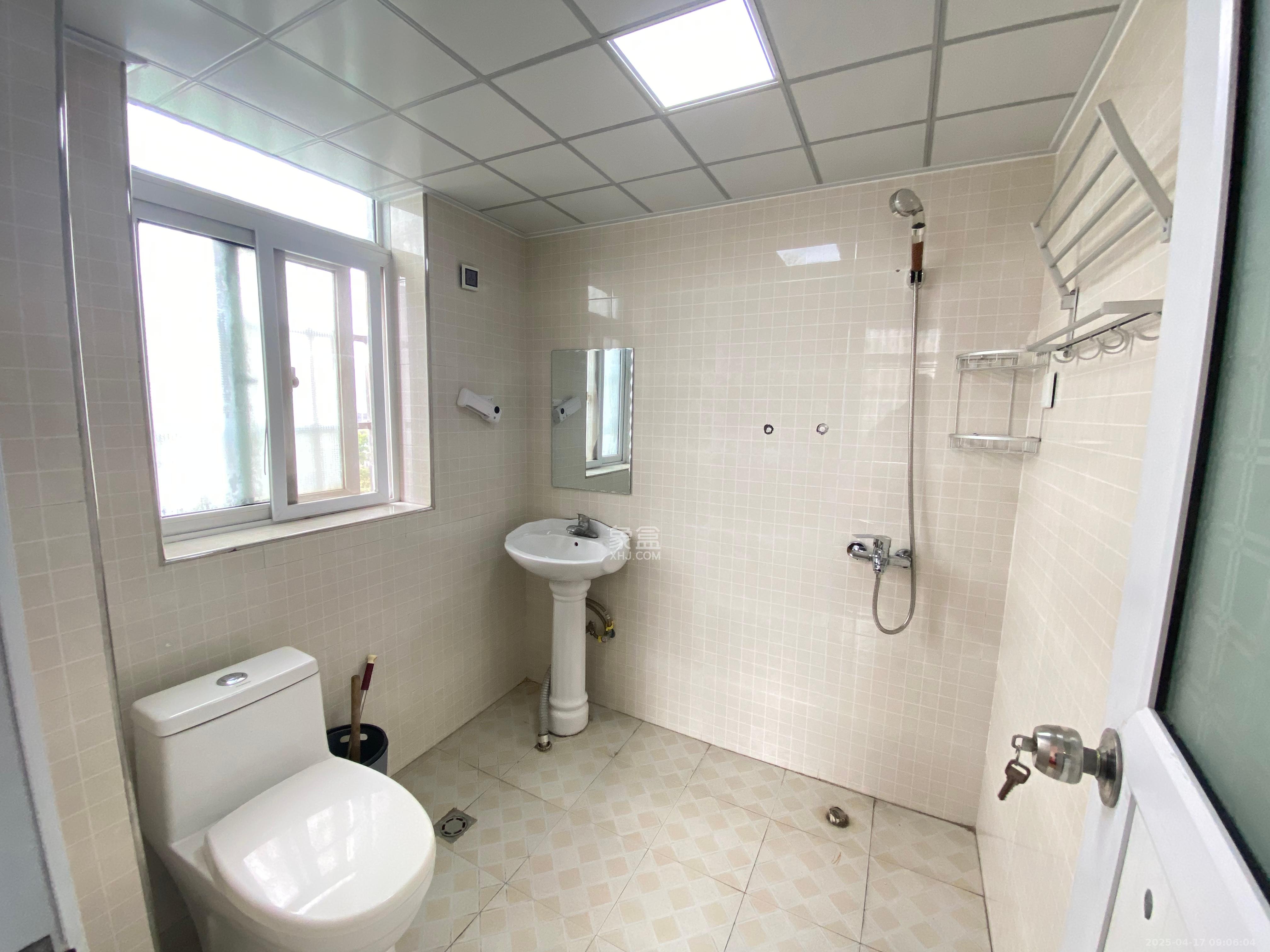 白田佳苑 3室2厅2卫 2300.0元/月 白田佳苑 3室2厅2卫 2300.0元/月室内图