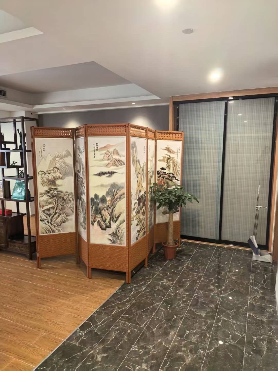 海航豪庭南苑  1室0厅1卫   2400.00元/月室内图