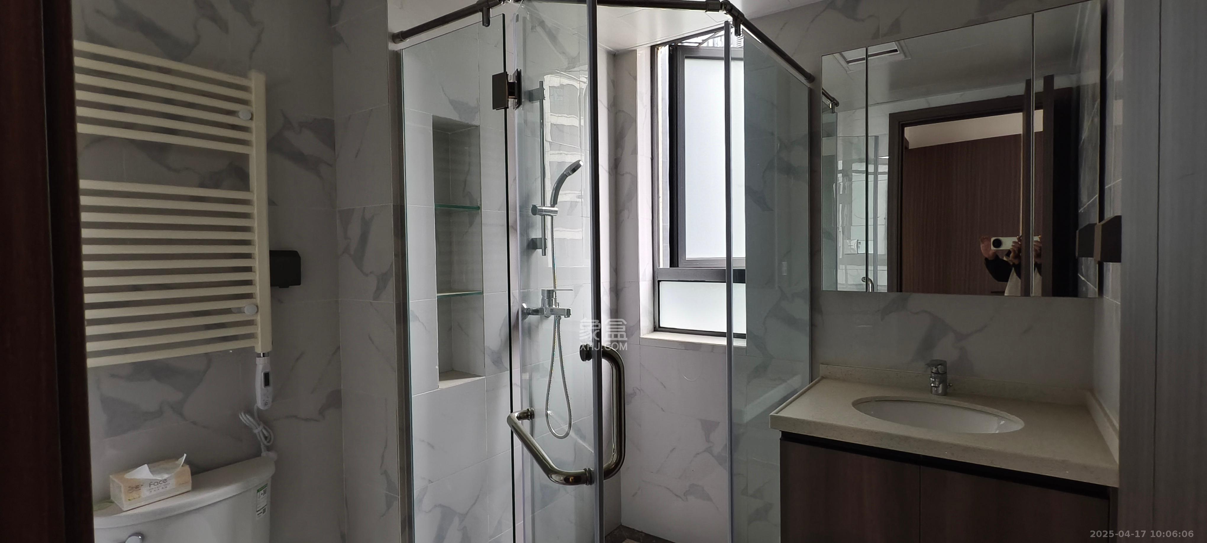 绿地V岛 4室2厅2卫 3800.0元/月 绿地V岛 4室2厅2卫 3800.0元/月室内图