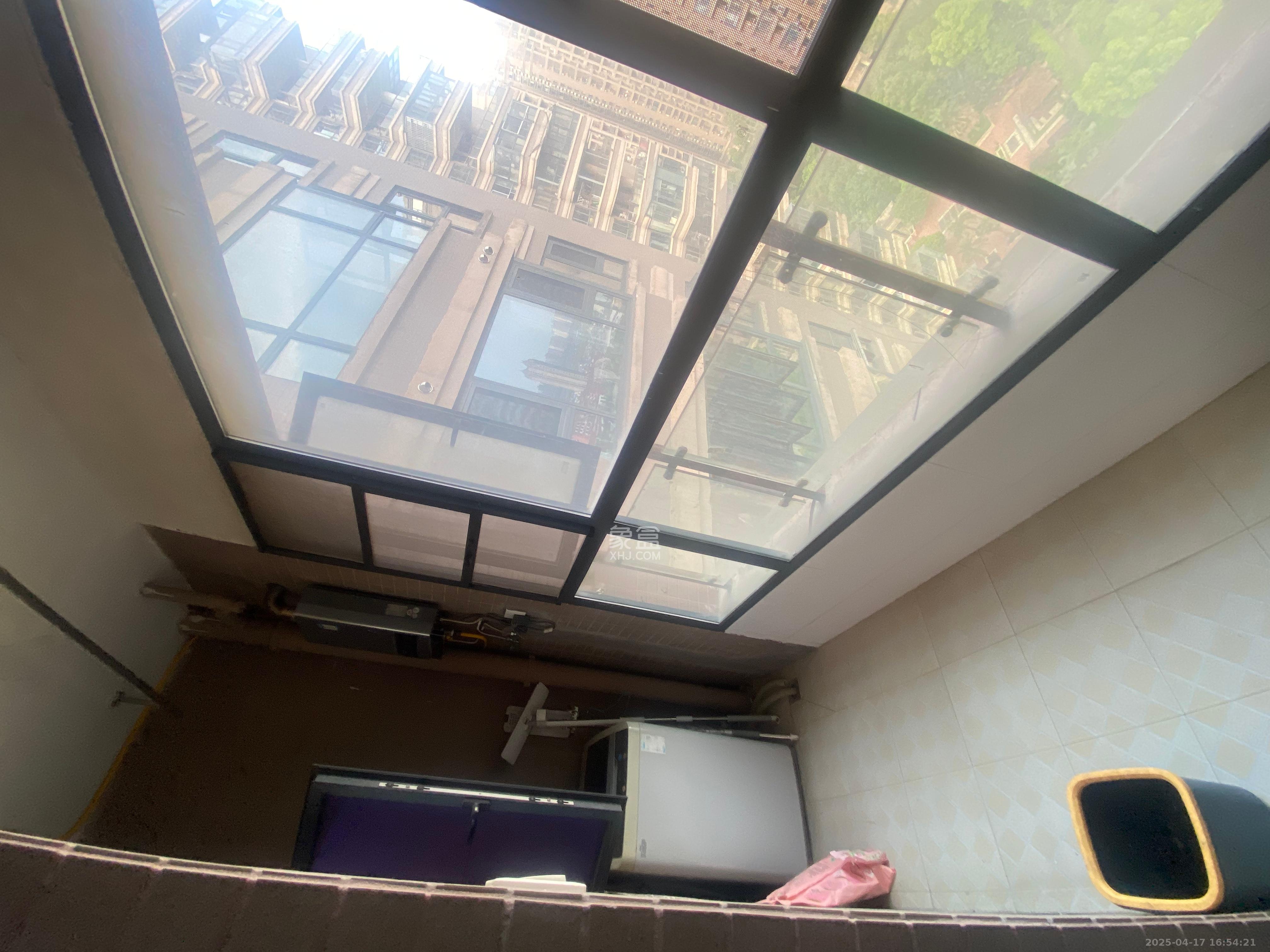 双湾国际(湘江御景花园) 3室2厅2卫 2000.0元/月 双湾国际(湘江御景花园) 3室2厅2卫 2000.0元/月室内图