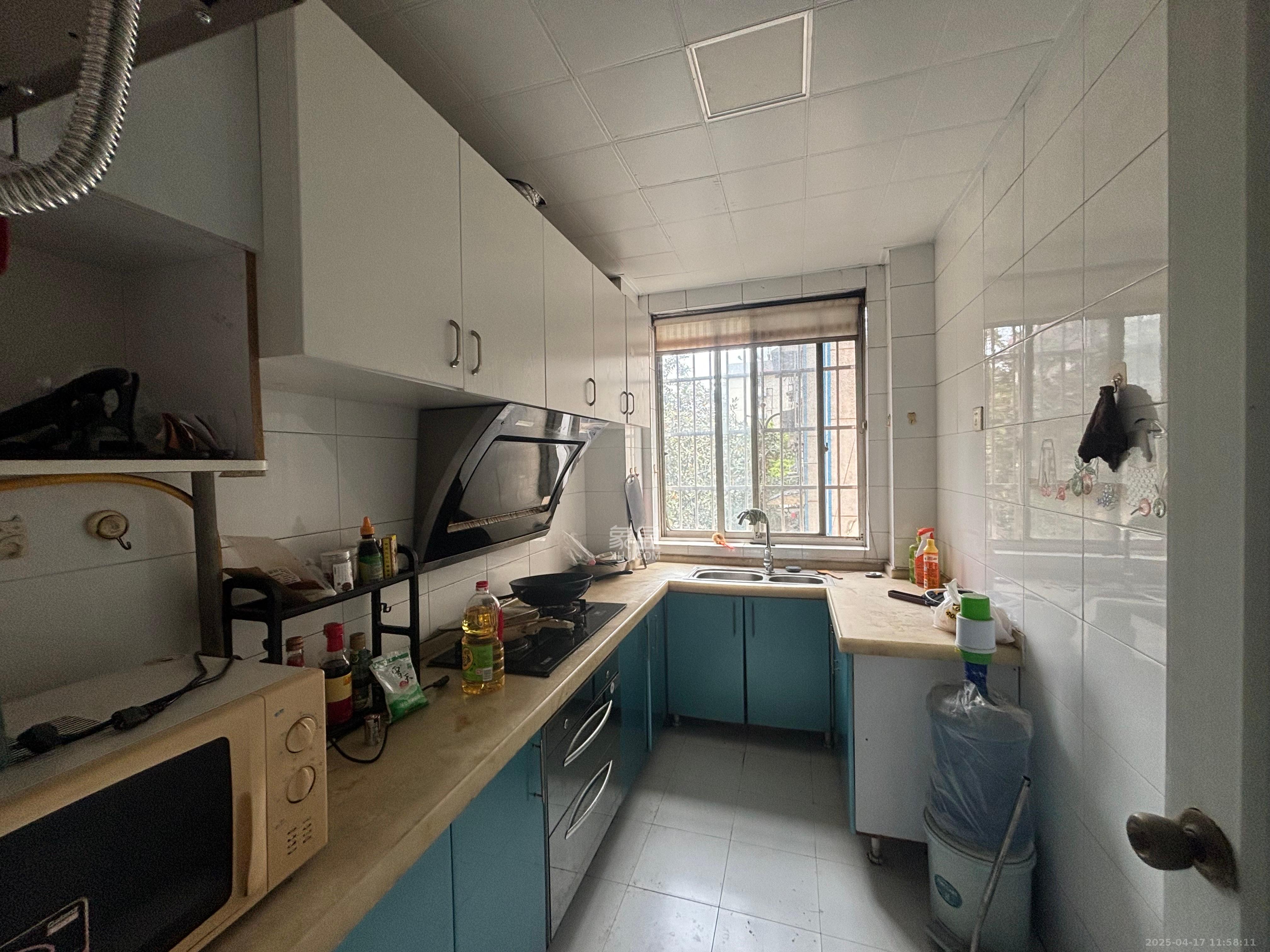 都市春天  1室1厅1卫    1100.0元/月 都市春天  1室1厅1卫    1100.0元/月室内图