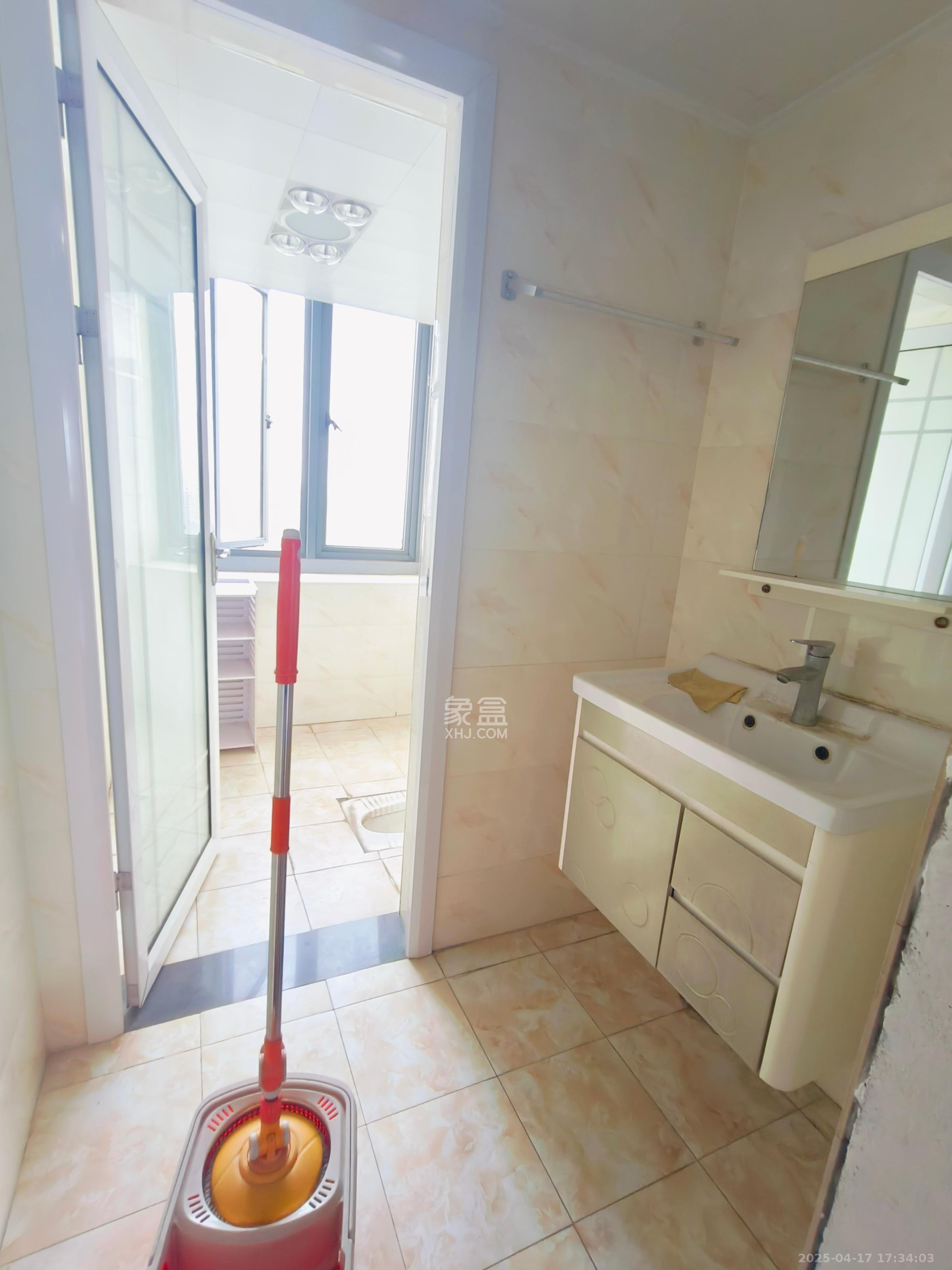 和美星城 3室2厅2卫 1600.0元/月 和美星城 3室2厅2卫 1600.0元/月室内图