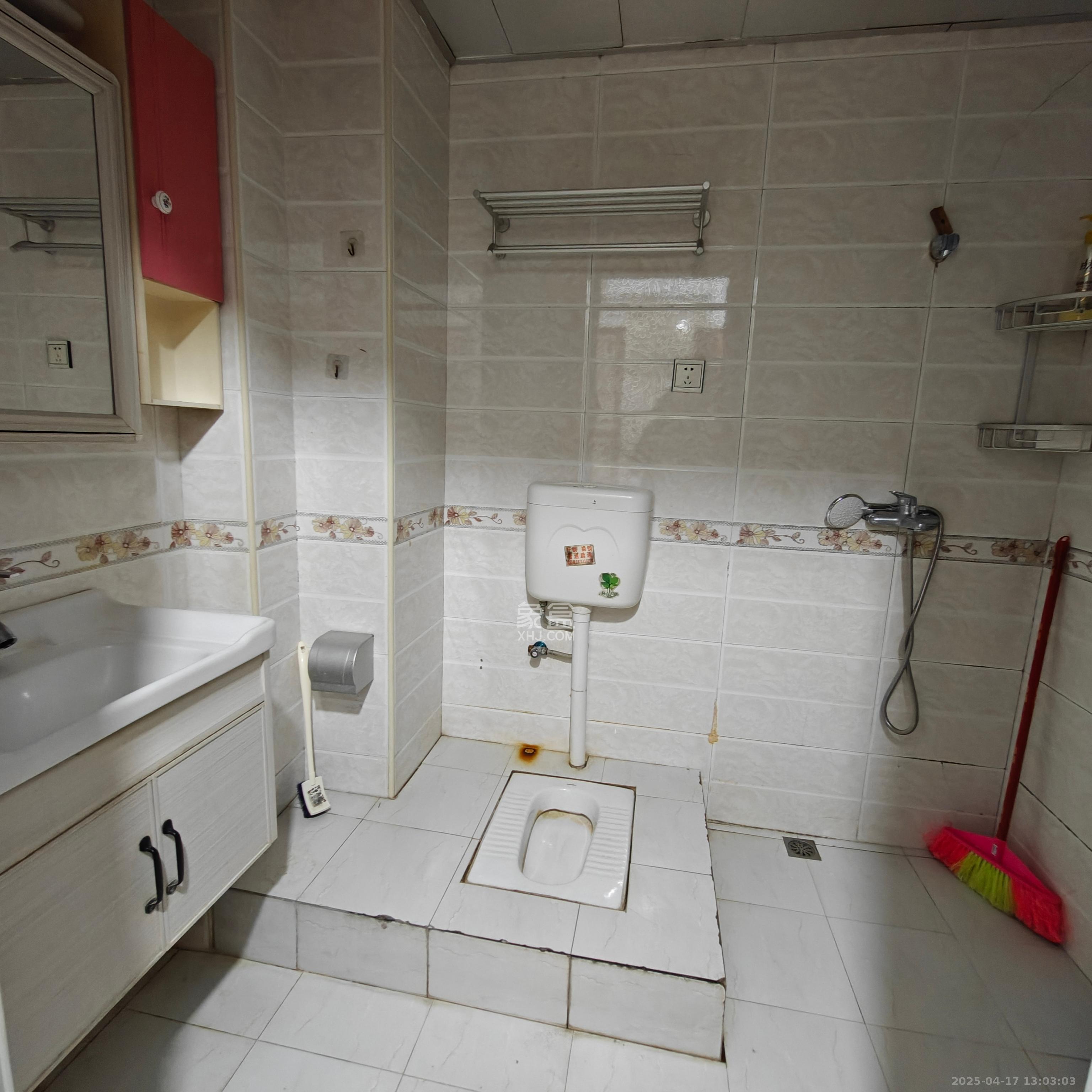 名富公寓 4室1厅1卫 2000.0元/月 名富公寓 4室1厅1卫 2000.0元/月室内图