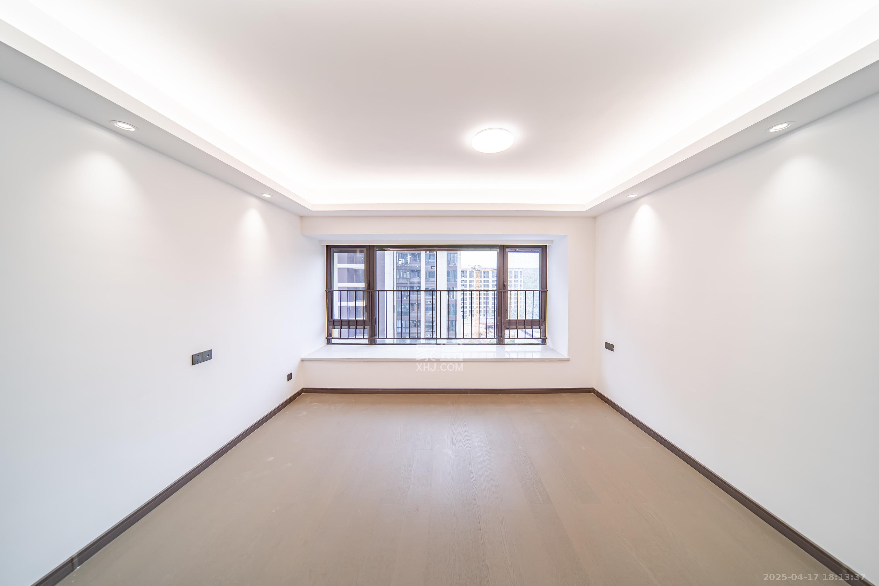 旭辉国宸府  4室2厅2卫    216.0万 旭辉国宸府  4室2厅2卫    216.0万卧室