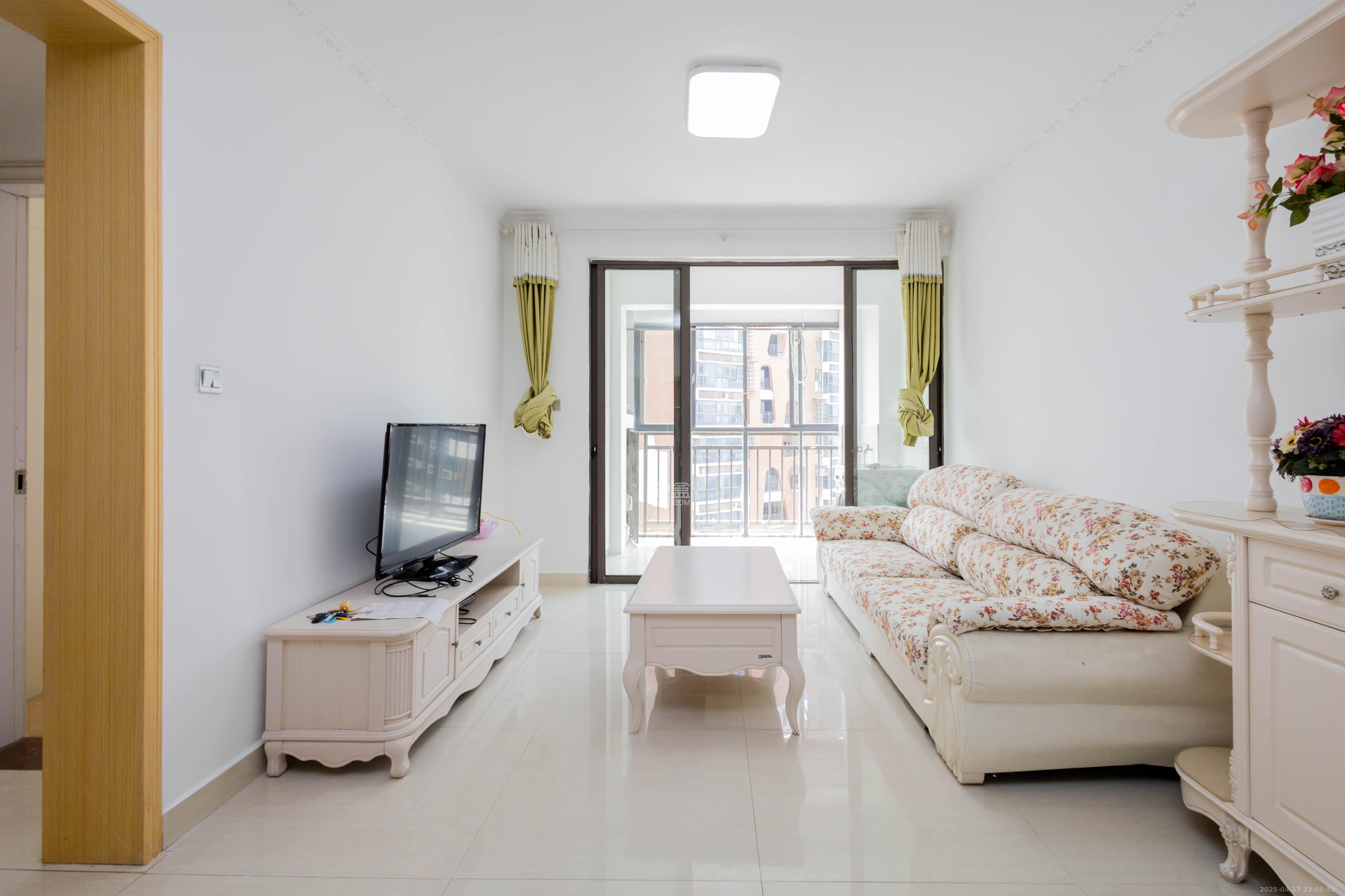 旭辉华庭  2室2厅1卫    42.8万 旭辉华庭  2室2厅1卫    42.8万客厅