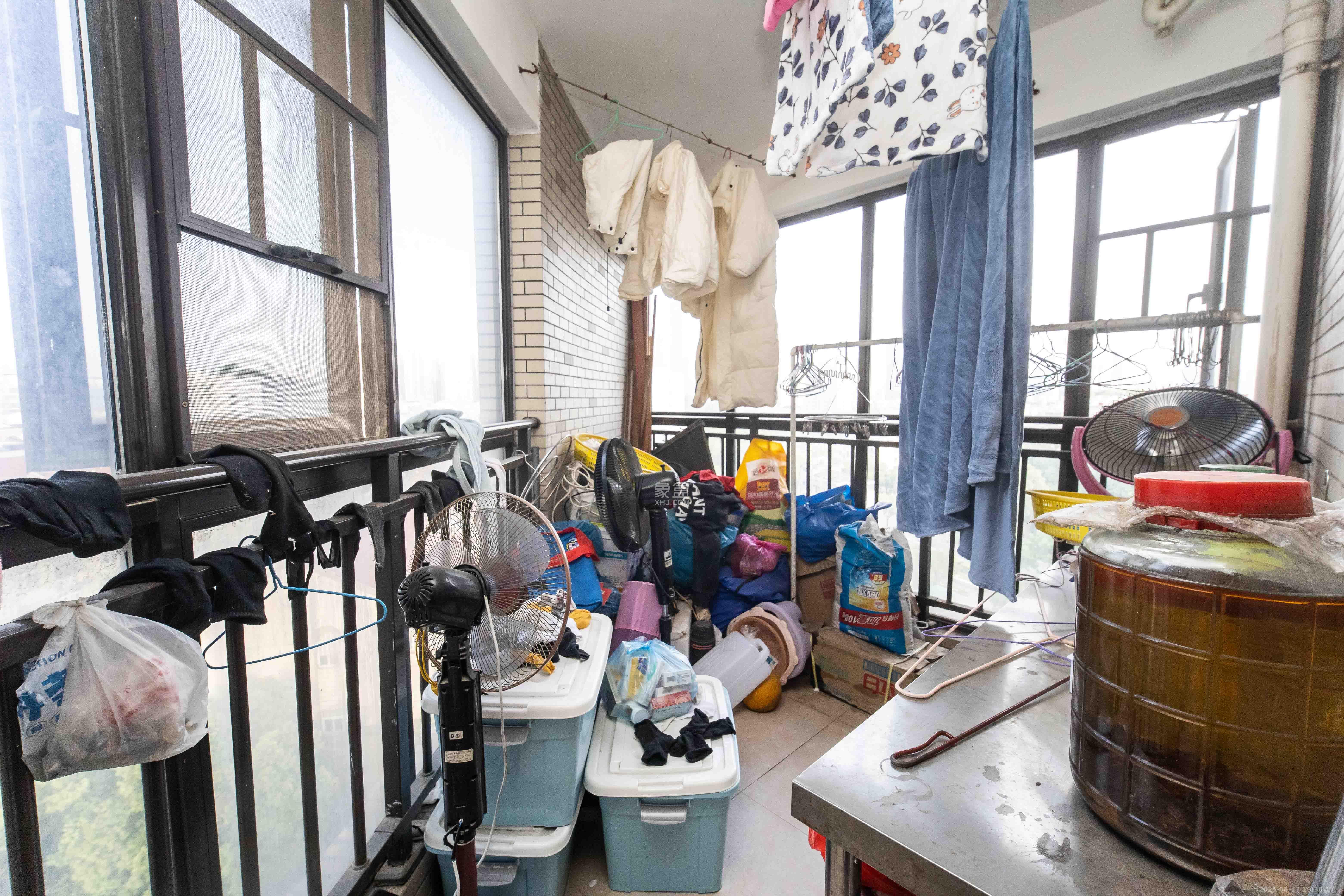 上东辛顿公寓  4室2厅1卫   150.00万阳台