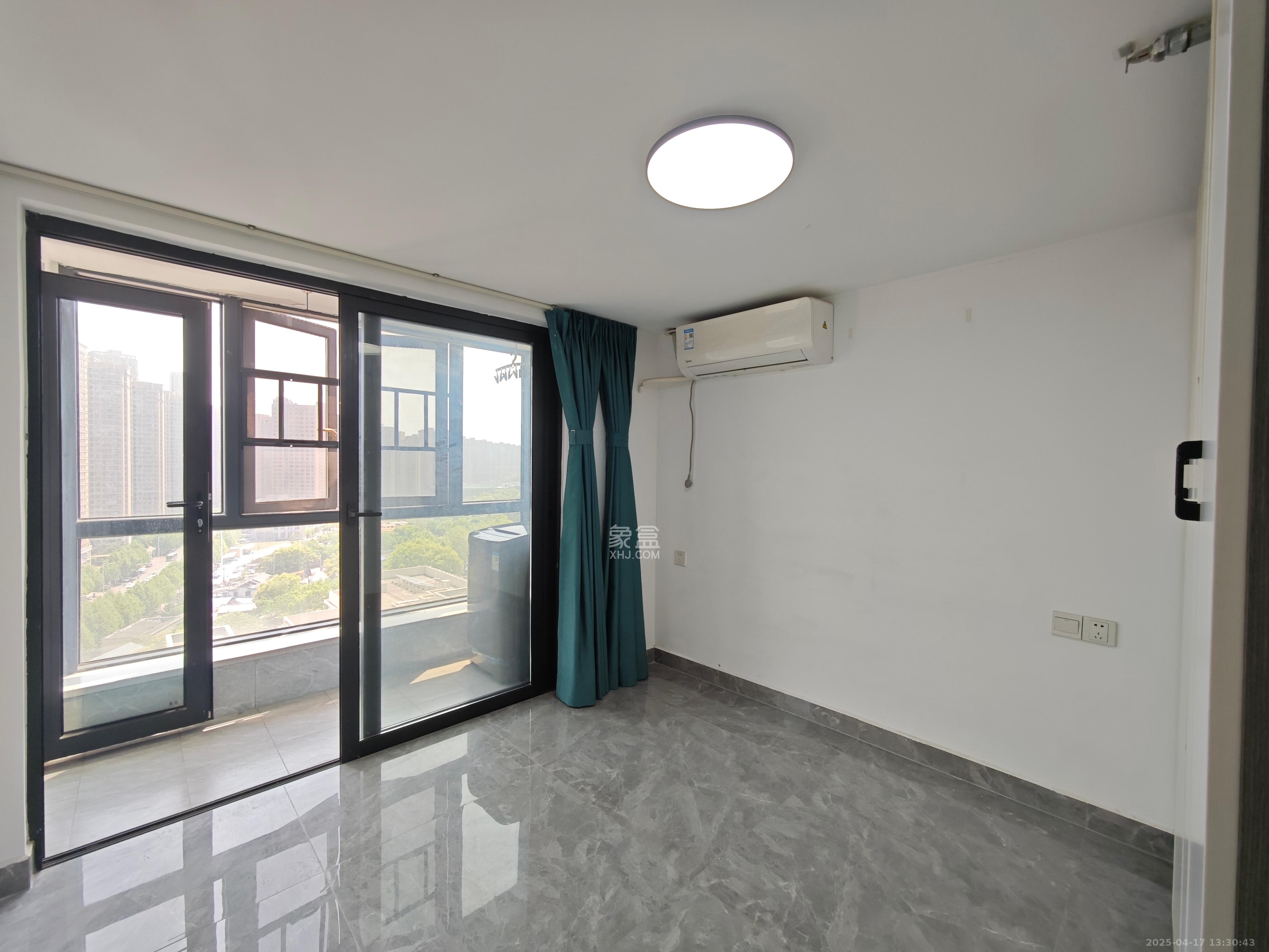 万科金色麦田  3室1厅2卫    2500.0元/月室内图