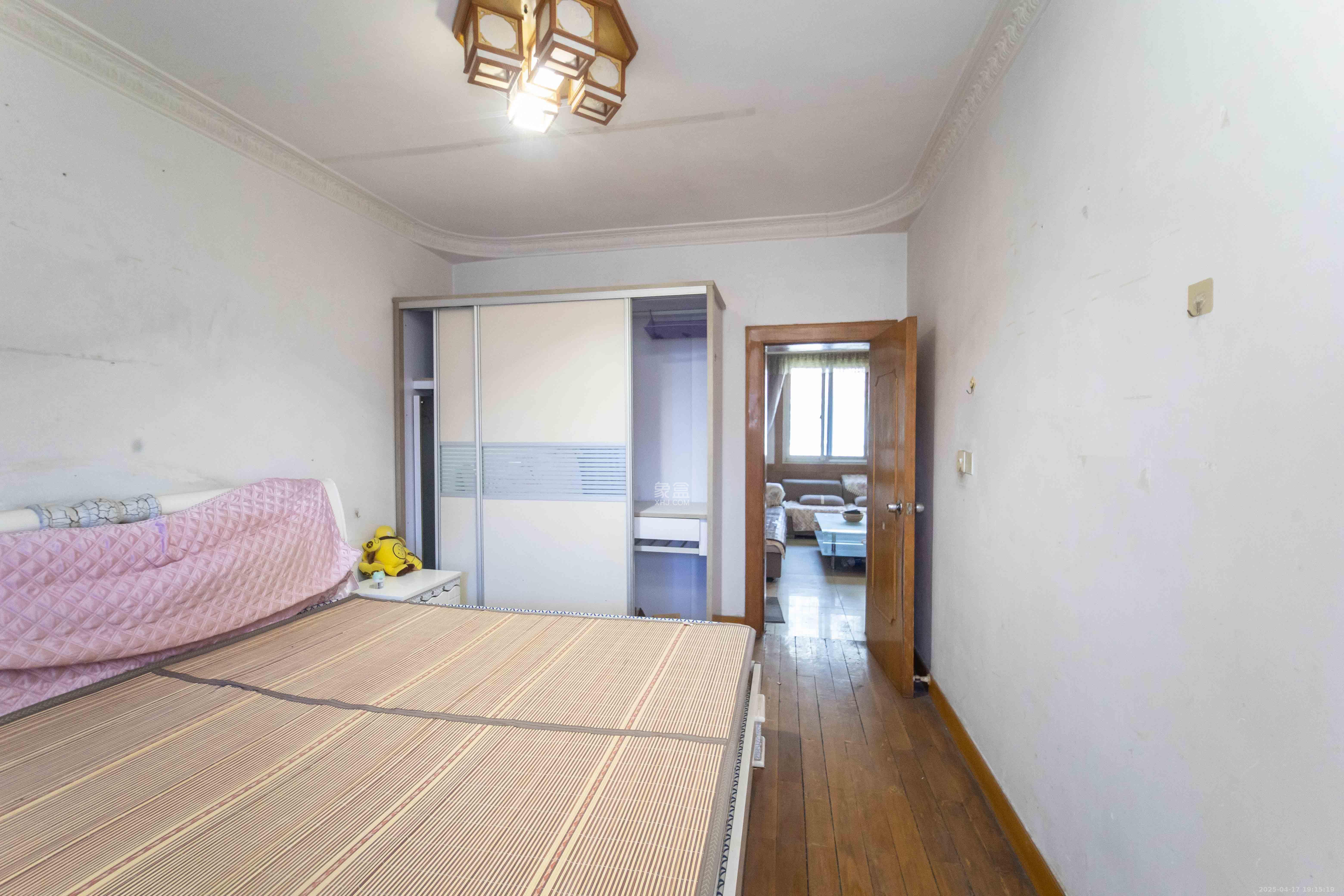 芙蓉区教师村 3室2厅1卫 55.0万 芙蓉区教师村 3室2厅1卫 55.0万卧室