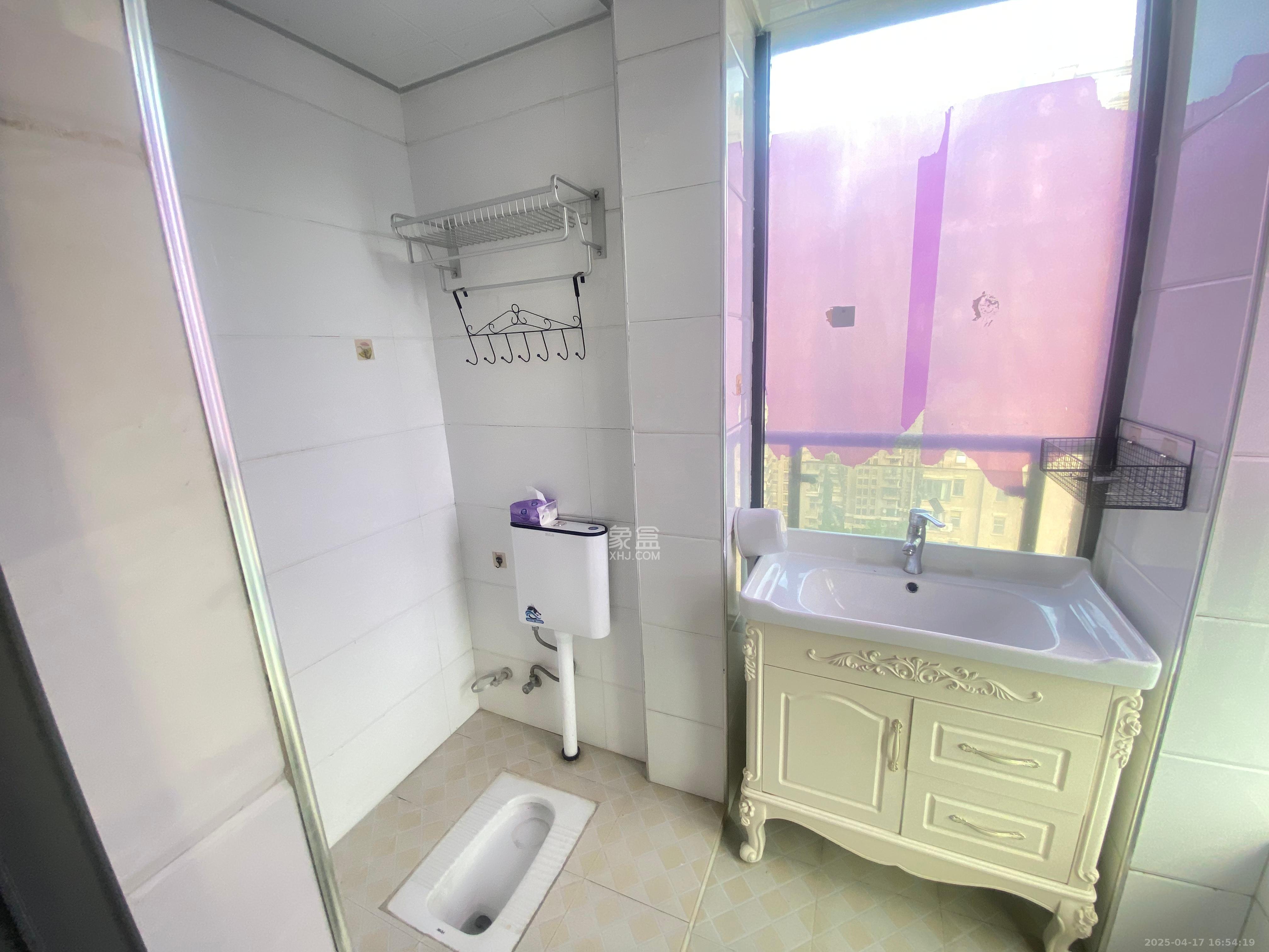 双湾国际(湘江御景花园) 3室2厅2卫 2000.0元/月 双湾国际(湘江御景花园) 3室2厅2卫 2000.0元/月室内图