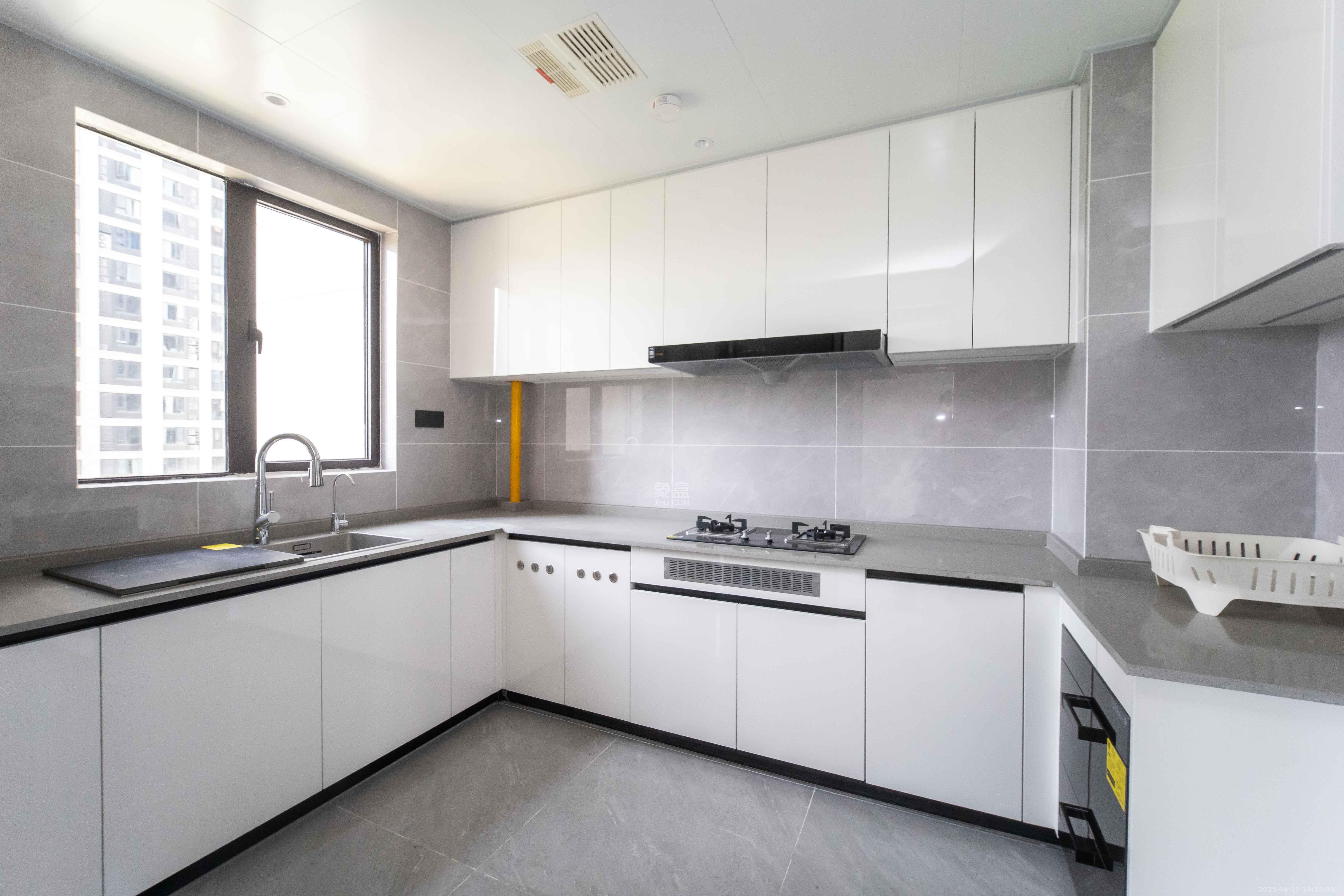 德奥悦东方 4室2厅2卫 228.0万 德奥悦东方 4室2厅2卫 228.0万厨房