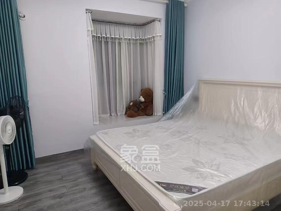 水岸世景  3室2厅2卫   3200.00元/月室内图