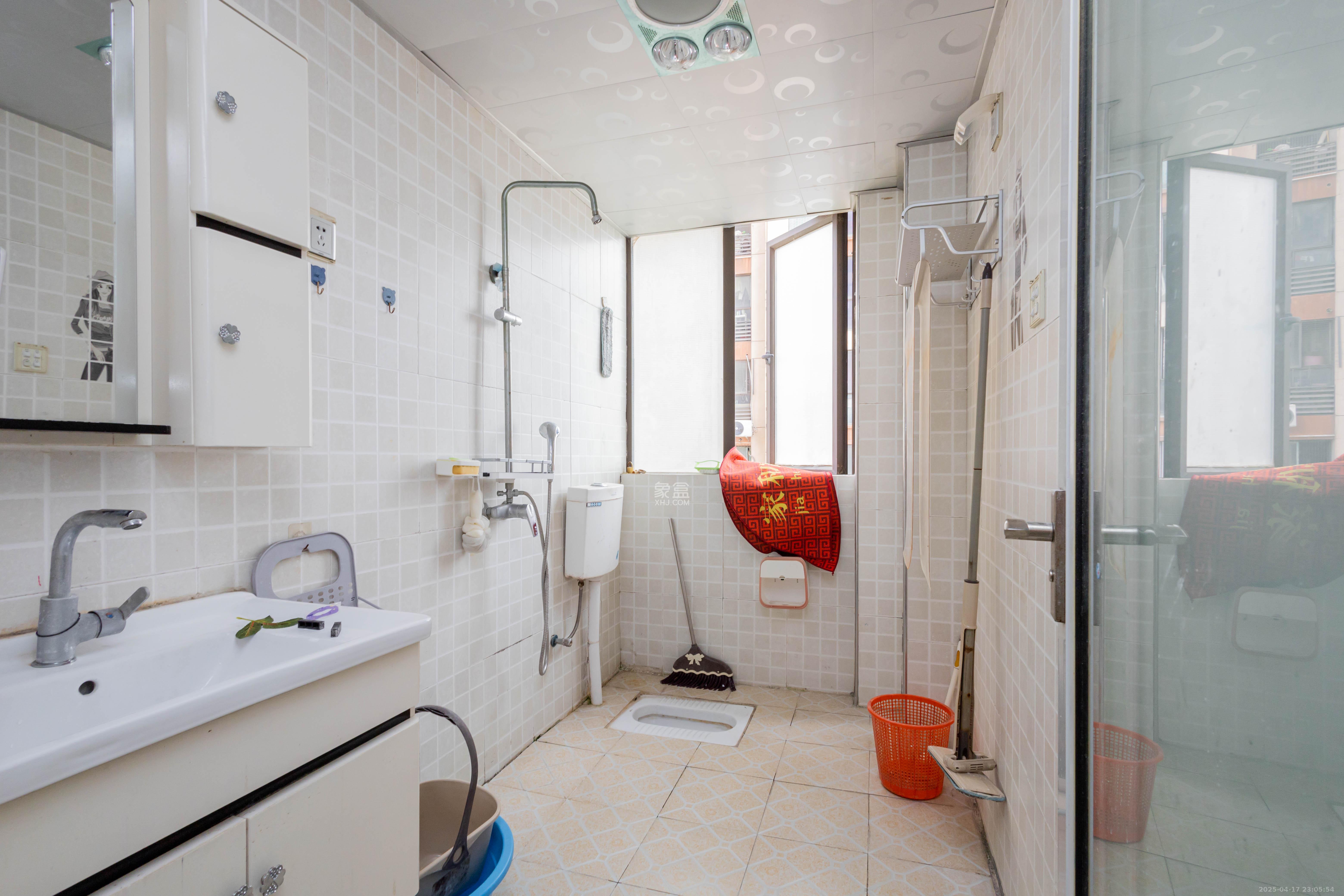 旭辉华庭  2室2厅1卫    42.8万 旭辉华庭  2室2厅1卫    42.8万卫生间