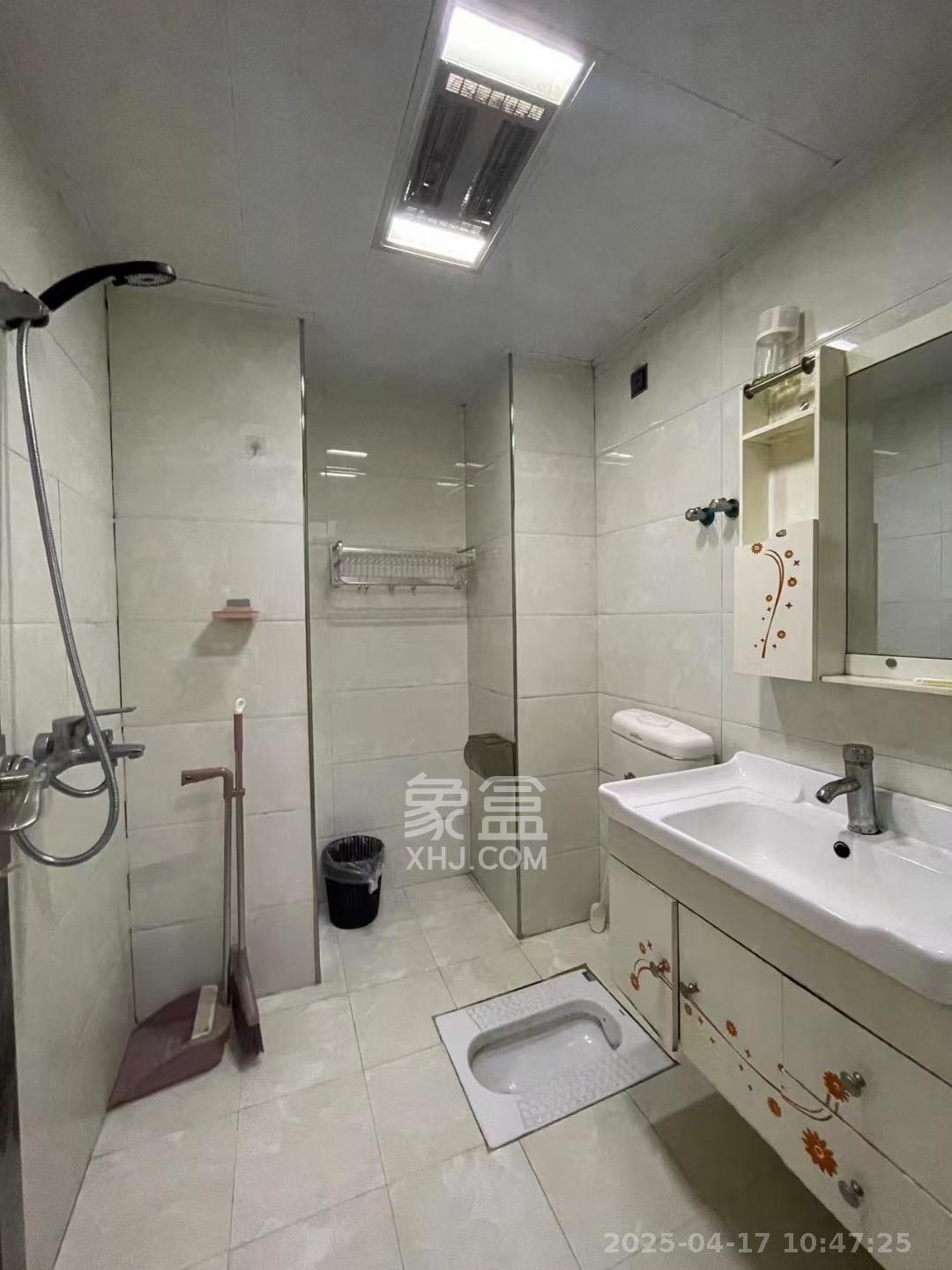 同鑫家园  1室1厅1卫    1600.0元/月 同鑫家园  1室1厅1卫    1600.0元/月室内图