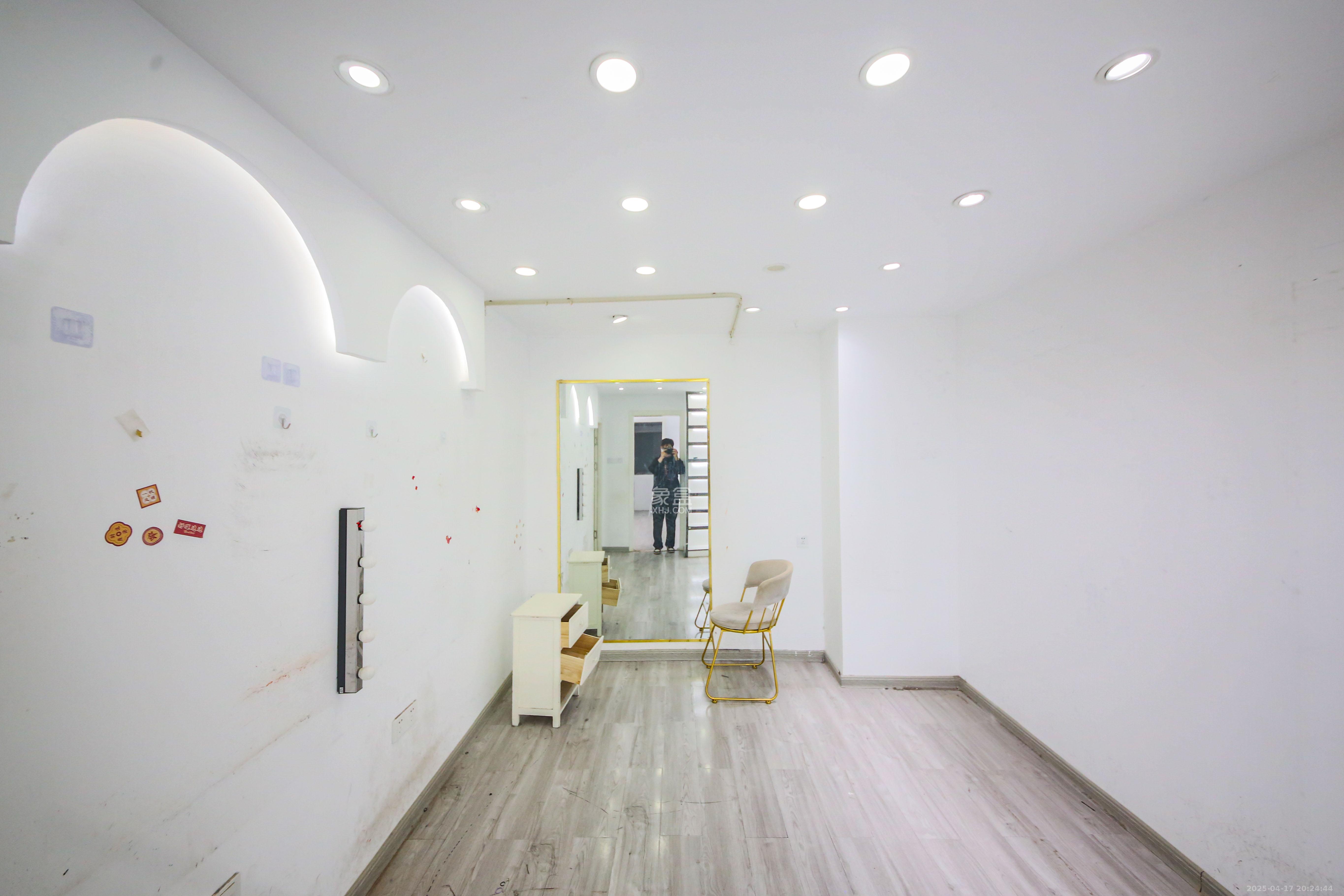 德思勤城市廣場(chǎng)（寶格麗公寓）  1室1廳1衛(wèi)   50.00萬