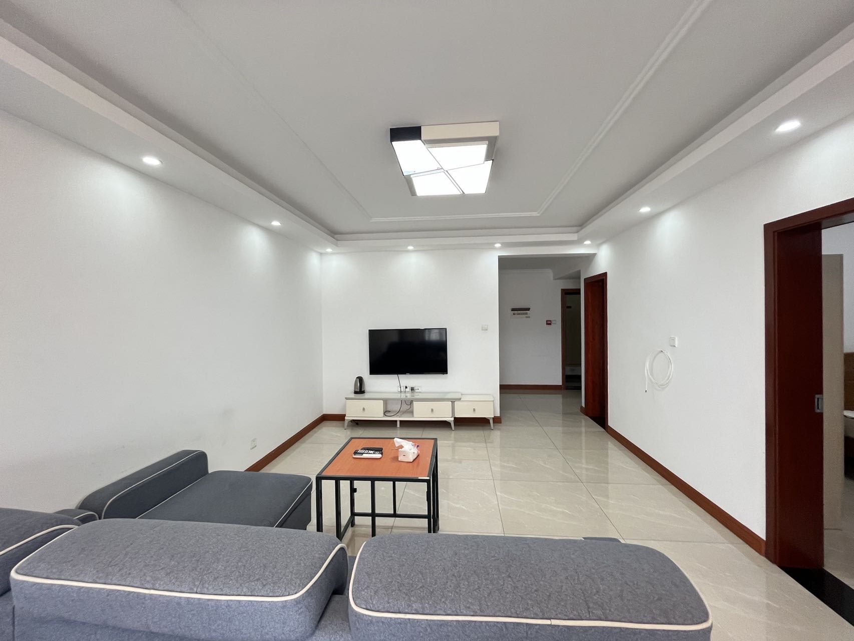 南门口安置小区一期 3室2厅1卫 2200.0元/月 南门口安置小区一期 3室2厅1卫 2200.0元/月室内图