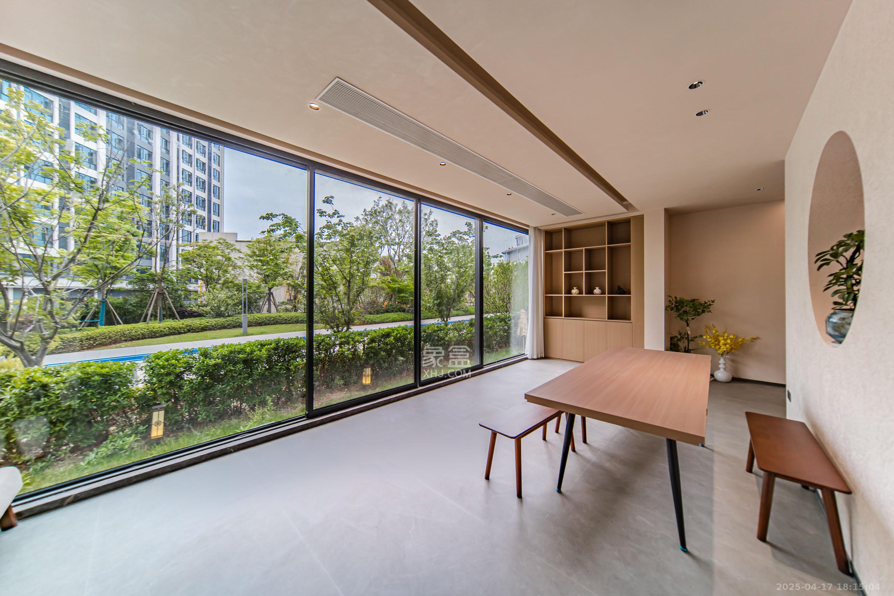 梦想麓隐桐溪 5室2厅3卫 360.0万 梦想麓隐桐溪 5室2厅3卫 360.0万阳台