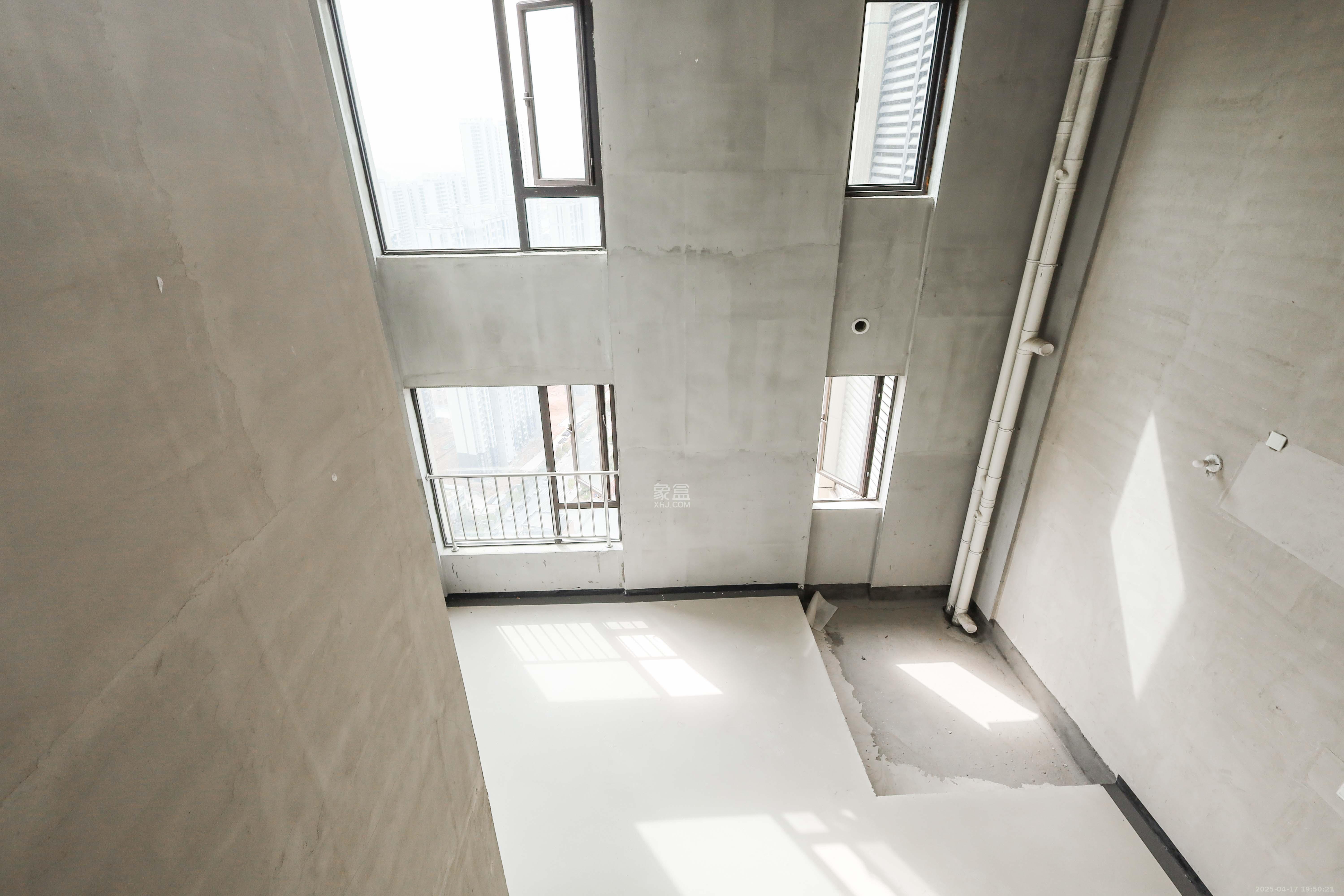 建发央著  4室2厅2卫   220.00万客厅