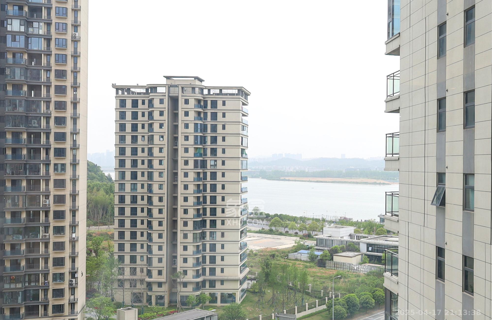 长沙万境潇湘  5室2厅2卫   298.60万其他