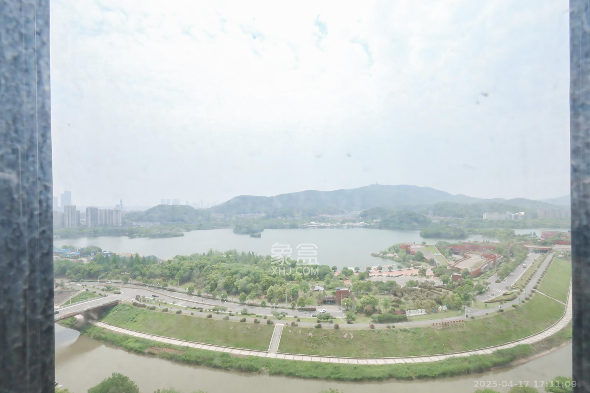 越秀悦湖台  2室2厅1卫   46.00万其他