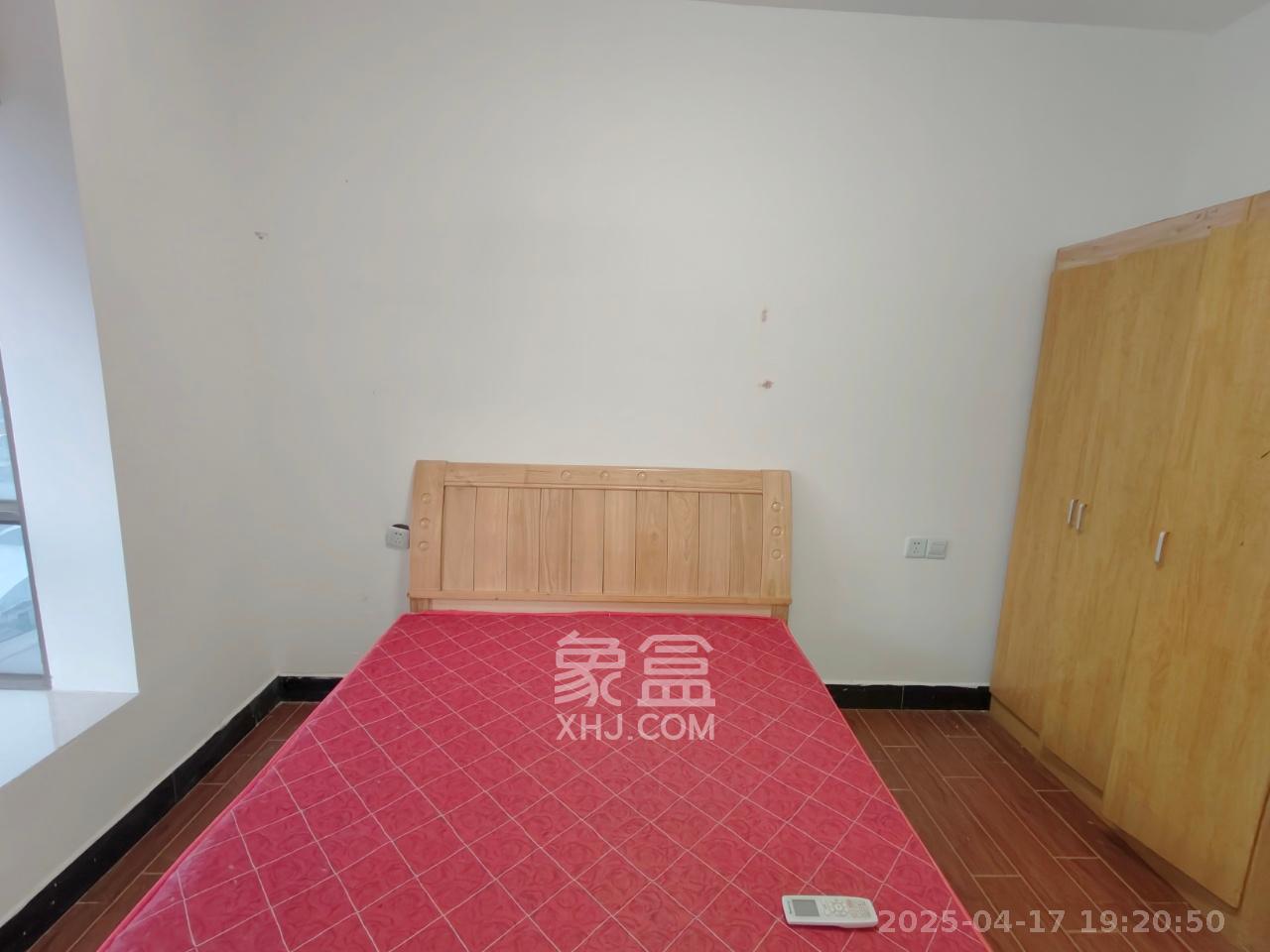 阳光晶城  4室2厅2卫   2600.00元/月室内图