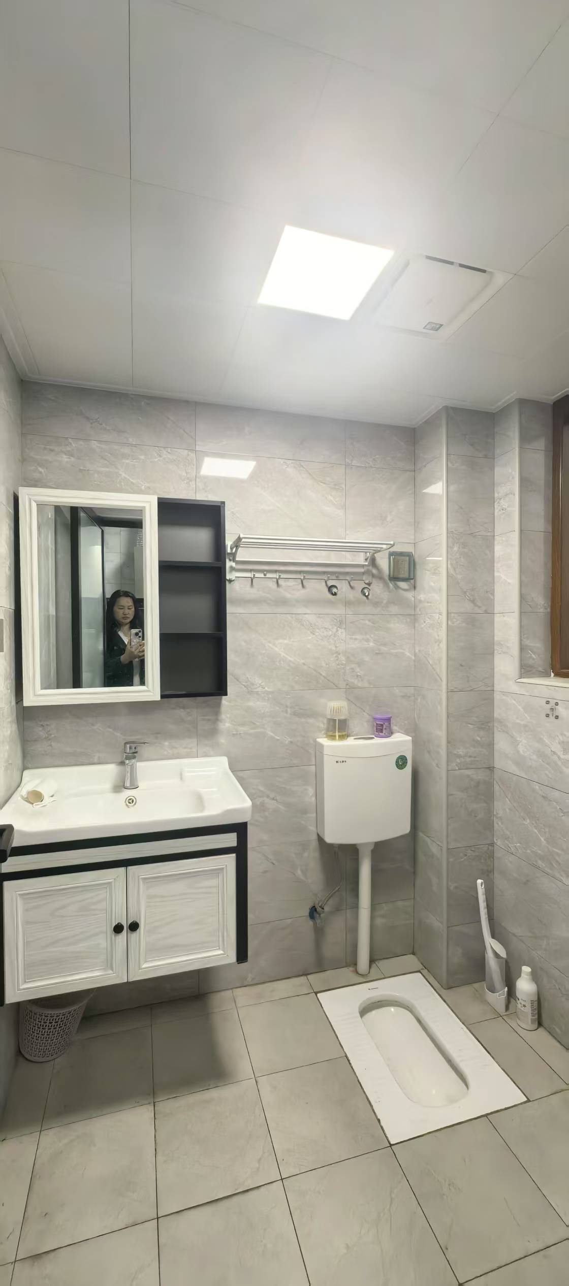 罗家小区西区 1室1厅1卫 800.0元/月 罗家小区西区 1室1厅1卫 800.0元/月室内图