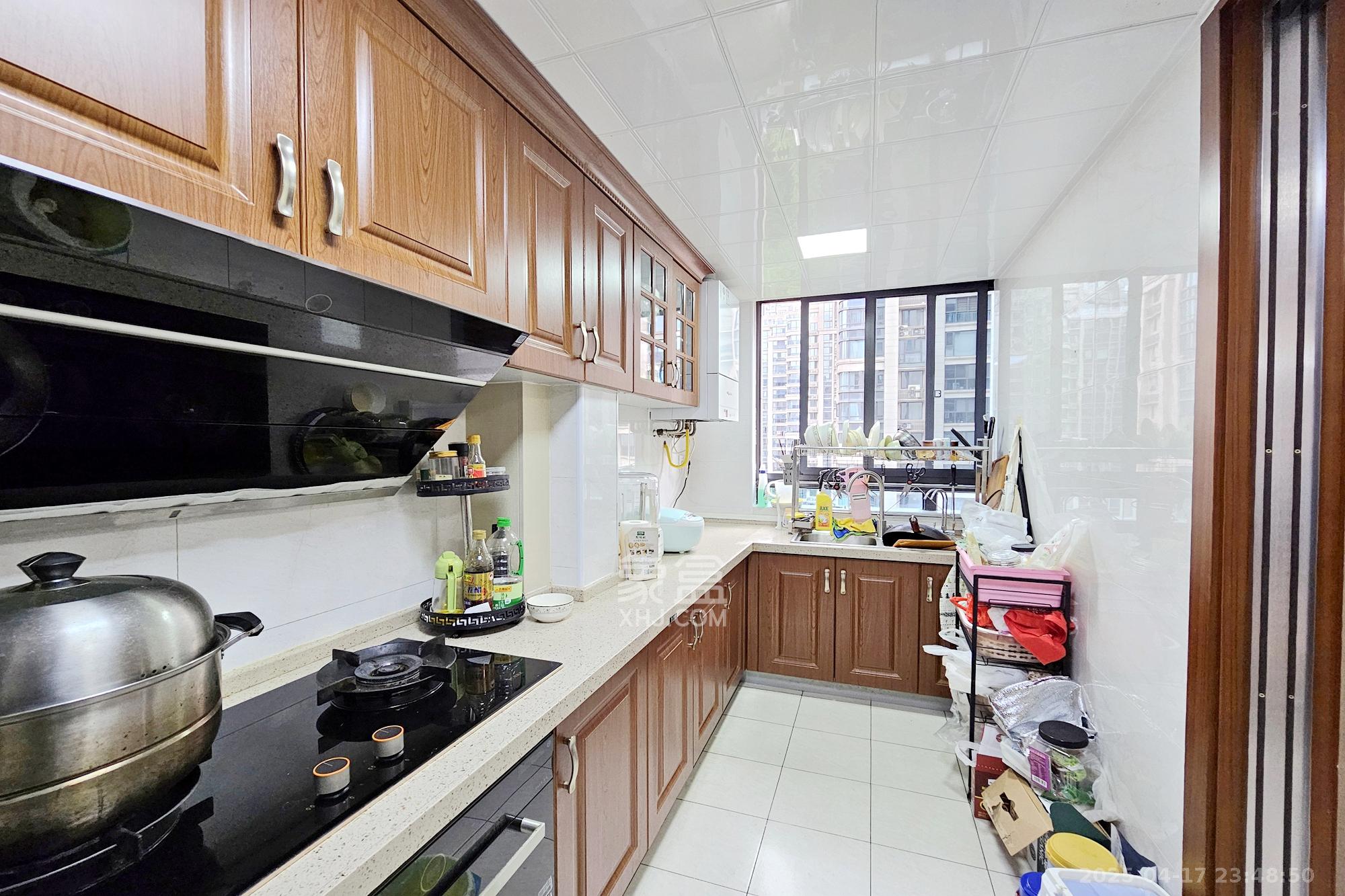 明昇壹城(明昇时代广场)一期  4室2厅1卫    228.0万 明昇壹城(明昇时代广场)一期  4室2厅1卫    228.0万厨房