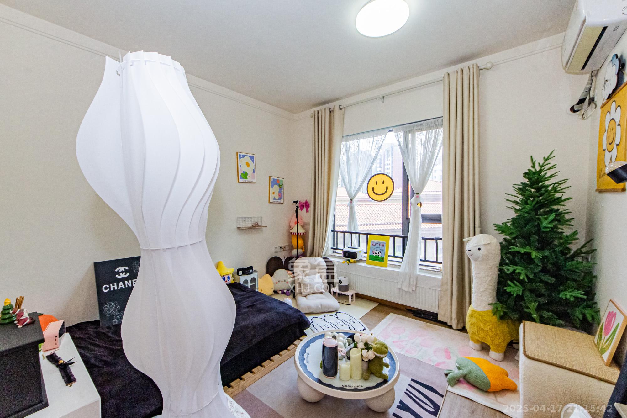 珠江郦城探香里  3室2厅1卫    82.0万 珠江郦城探香里  3室2厅1卫    82.0万卧室