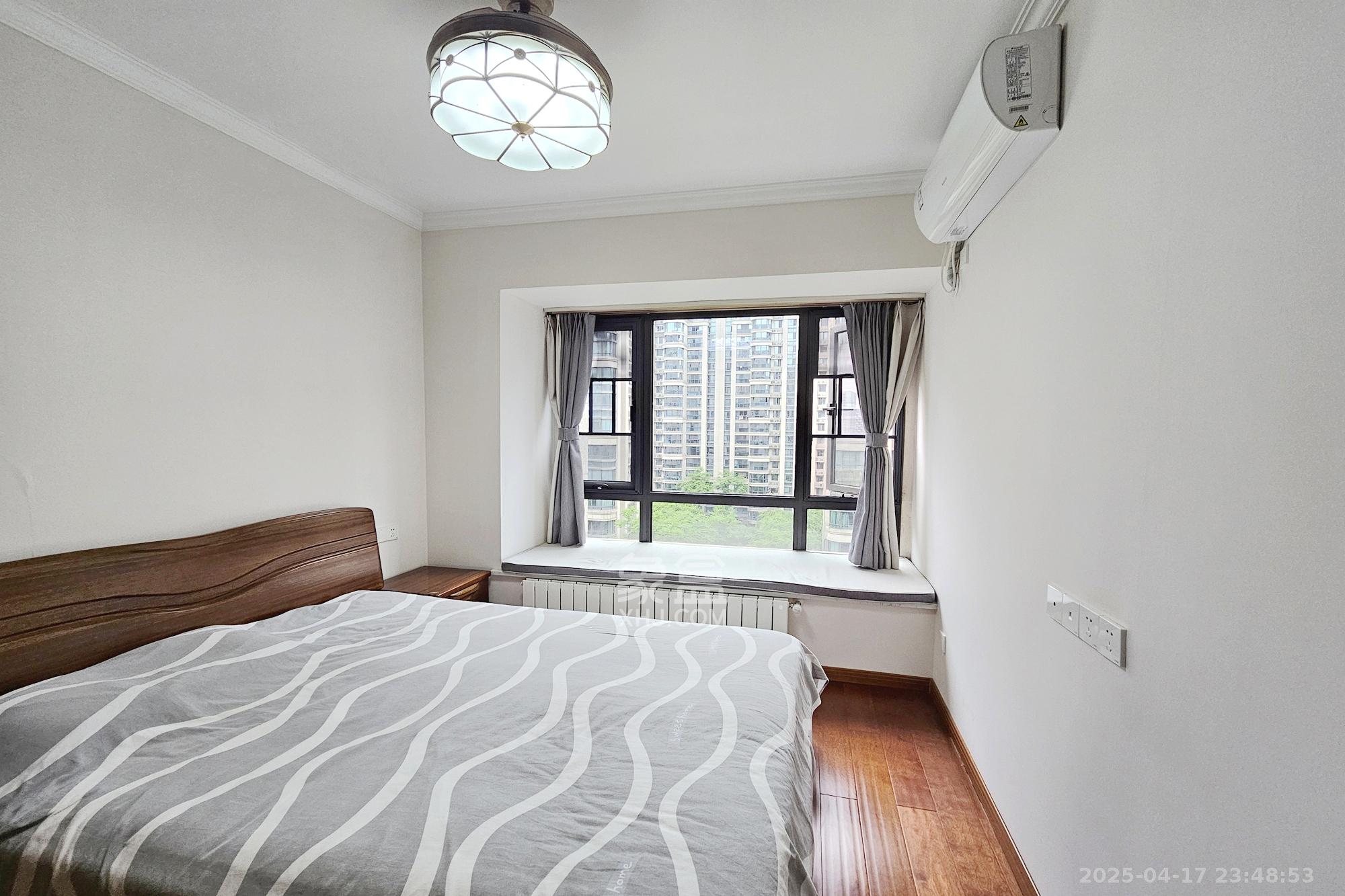 明昇壹城(明昇时代广场)一期  4室2厅1卫    228.0万 明昇壹城(明昇时代广场)一期  4室2厅1卫    228.0万卧室