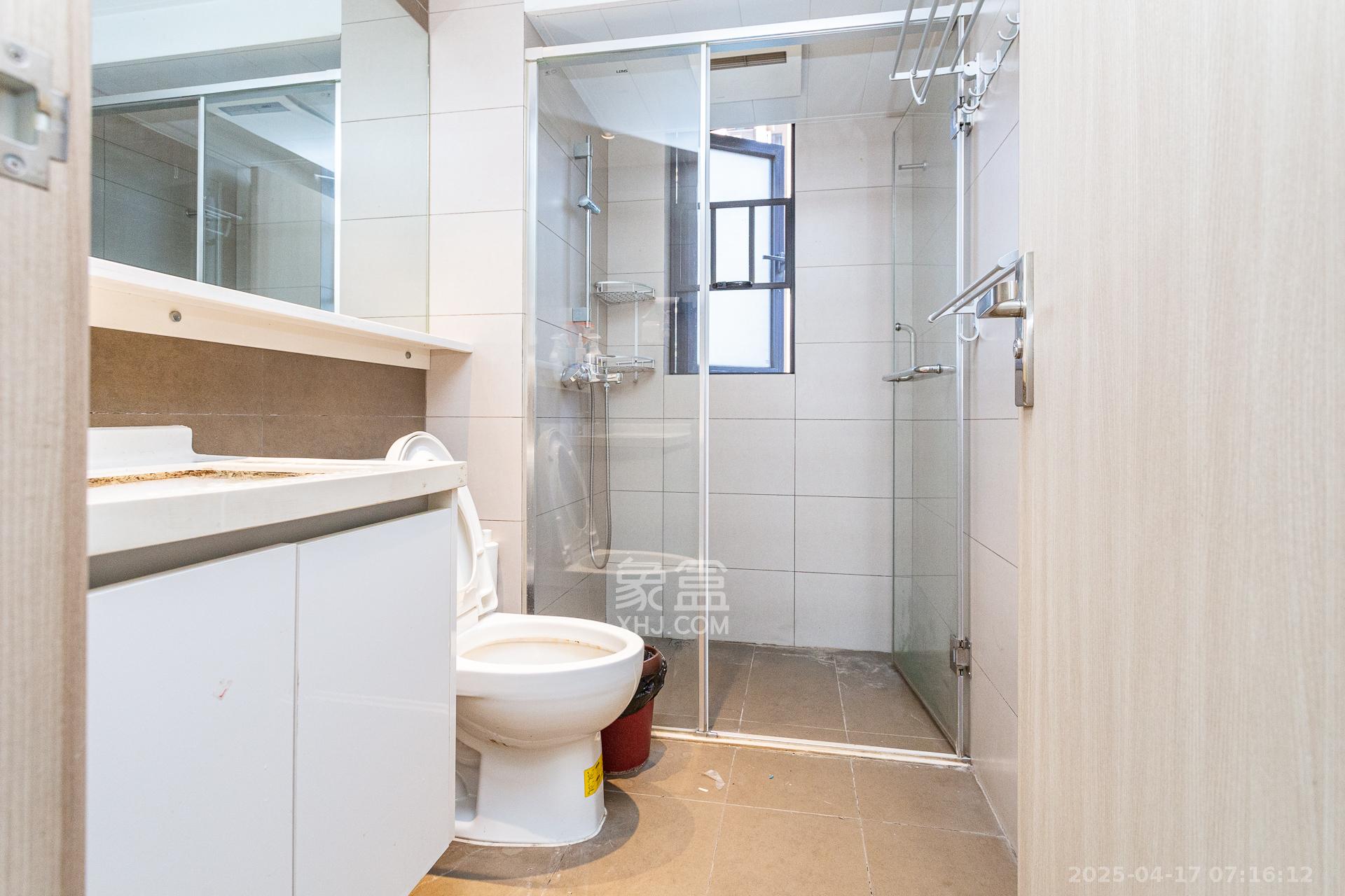 时代倾城五期 4室2厅2卫 99.0万 时代倾城五期 4室2厅2卫 99.0万卫生间