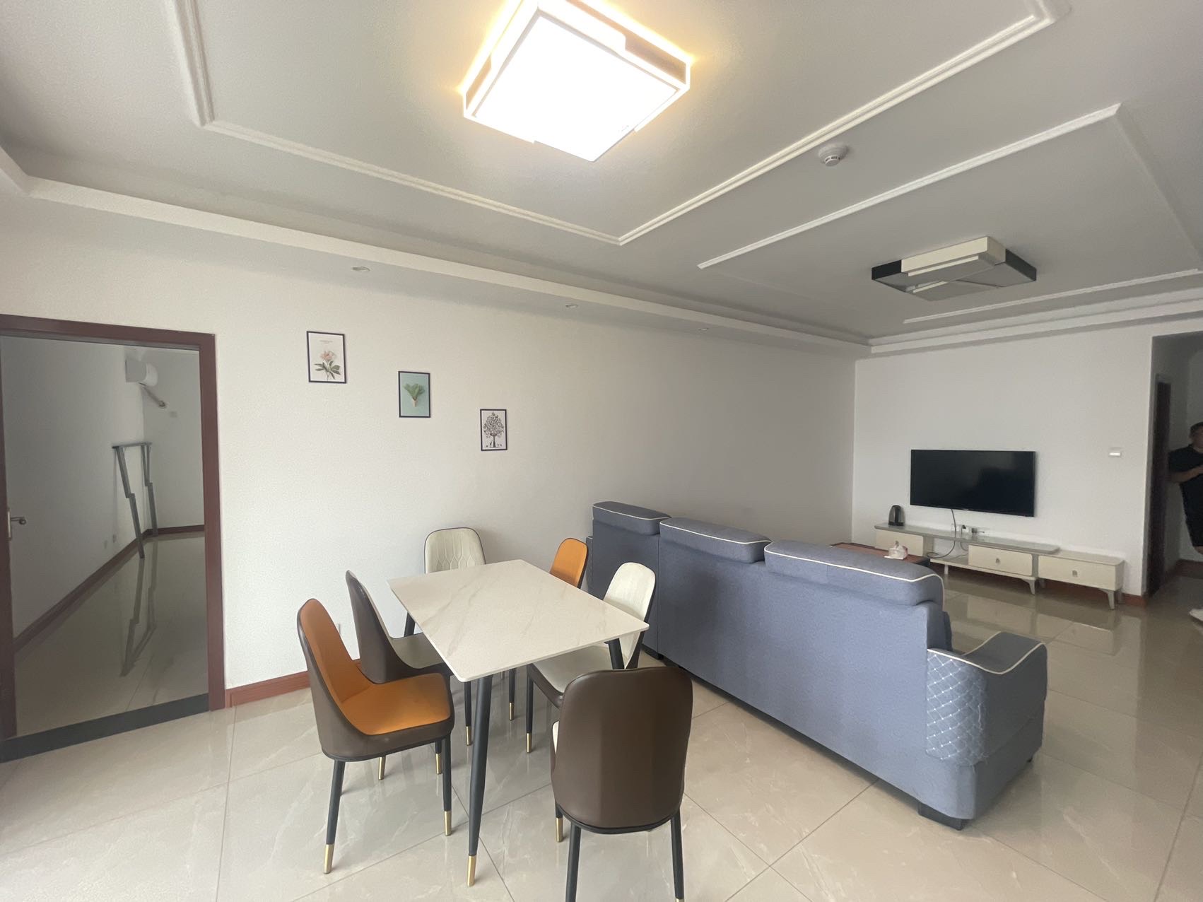 南门口安置小区一期 3室2厅1卫 2200.0元/月 南门口安置小区一期 3室2厅1卫 2200.0元/月室内图