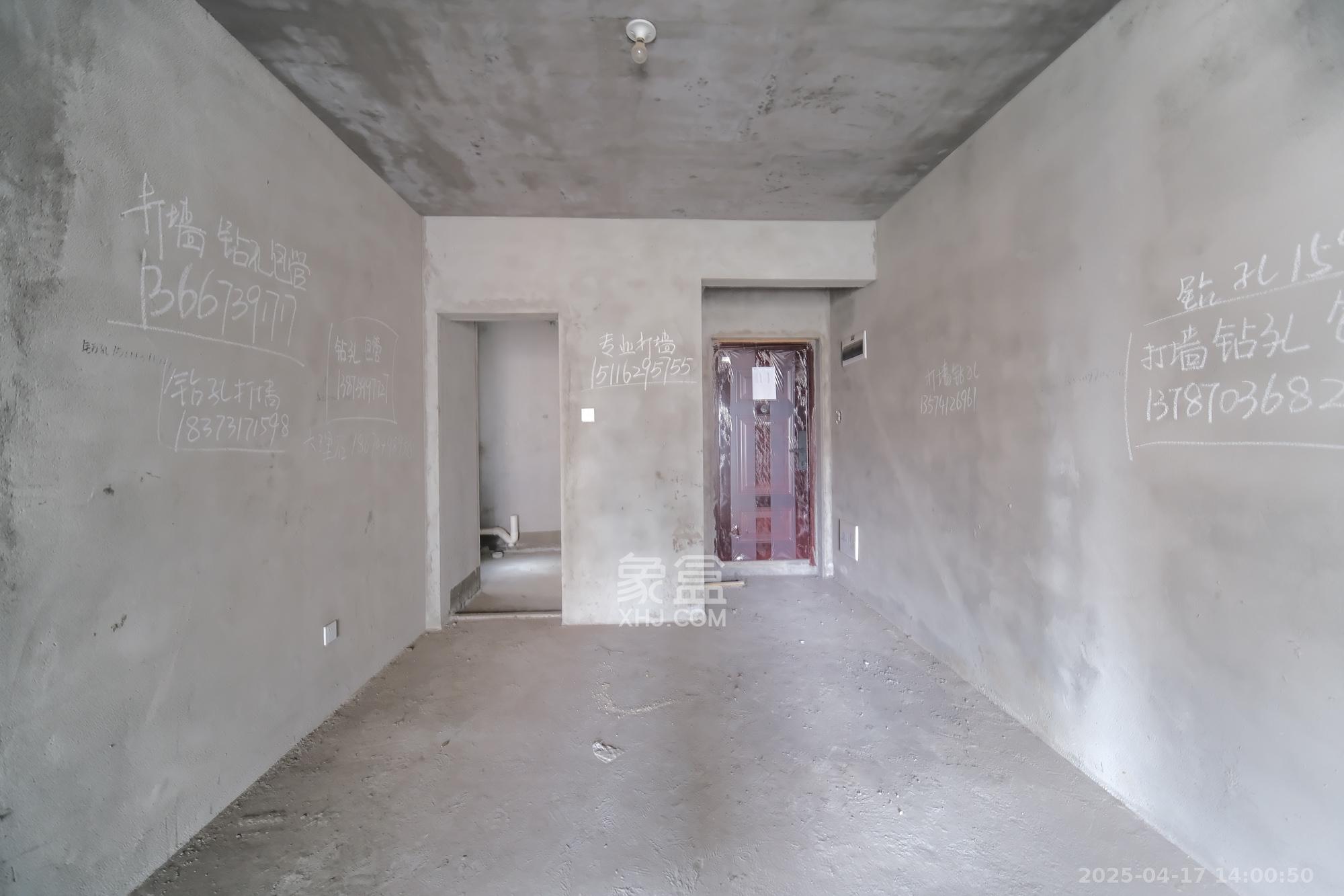 湖湘奥林匹克花园 3室2厅1卫 57.0万 湖湘奥林匹克花园 3室2厅1卫 57.0万客厅