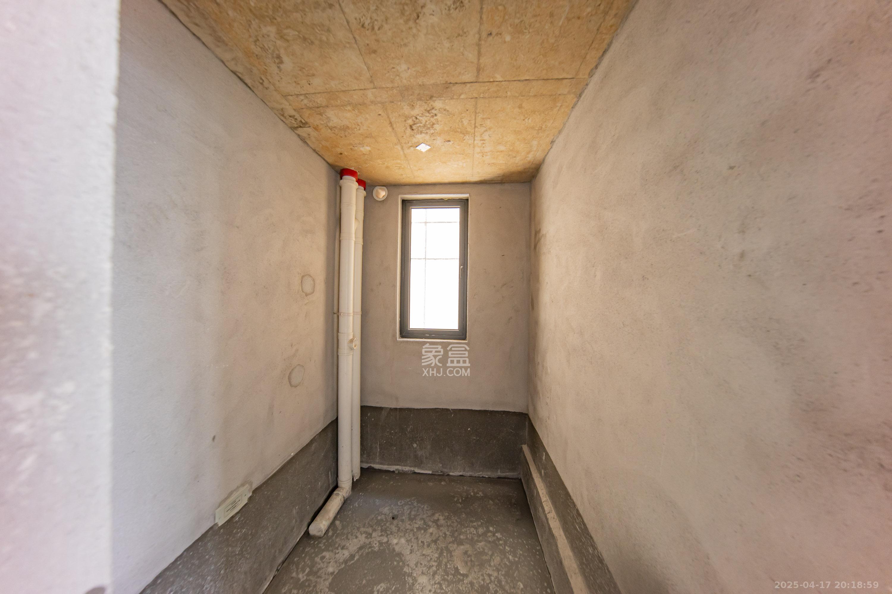 建投象山国际  4室2厅2卫   135.00万卫生间