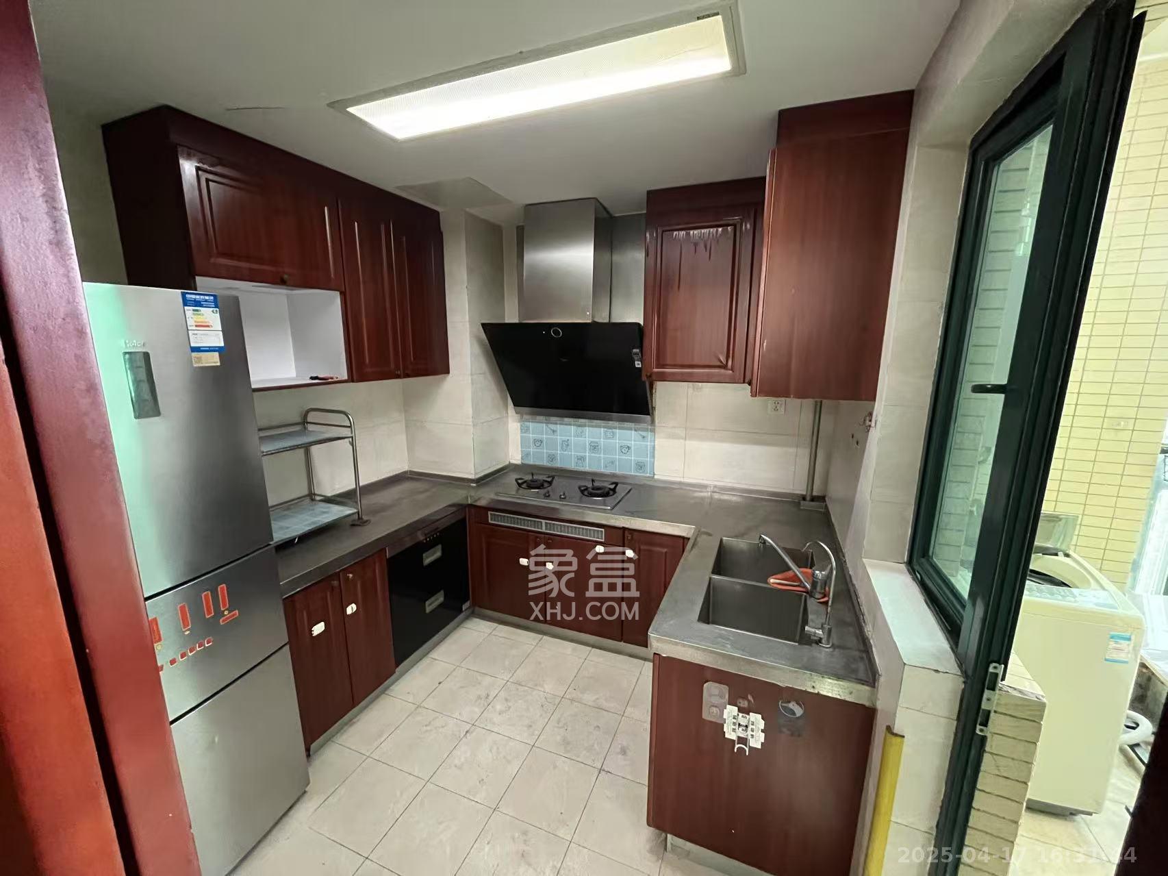 恒大翡翠华庭 3室2厅1卫 2100.0元/月 恒大翡翠华庭 3室2厅1卫 2100.0元/月室内图