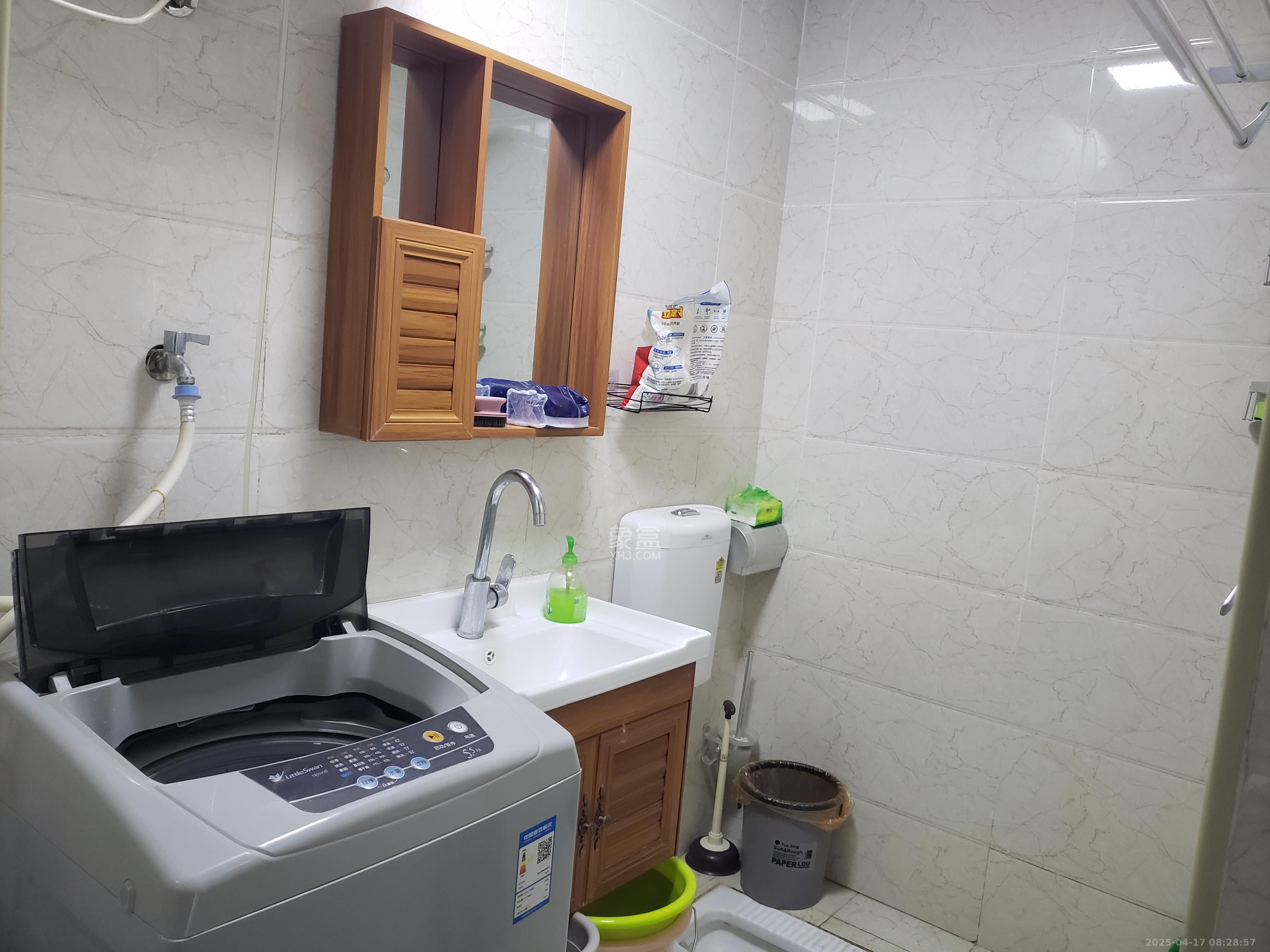 新世界广场 1室1厅1卫 1380.0元/月 新世界广场 1室1厅1卫 1380.0元/月室内图