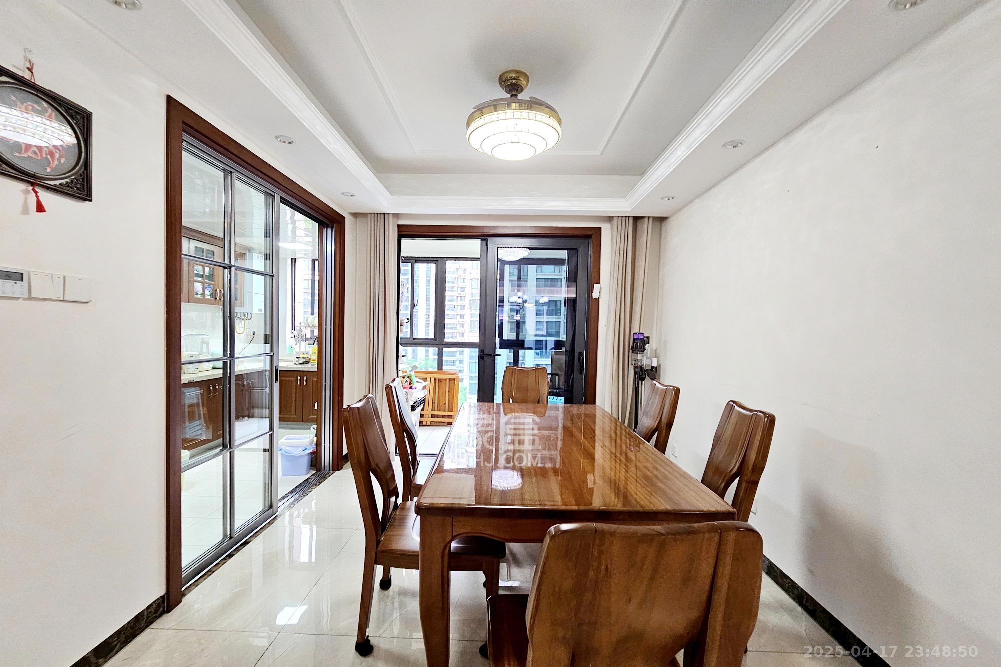 明昇壹城(明昇时代广场)一期  4室2厅1卫    228.0万 明昇壹城(明昇时代广场)一期  4室2厅1卫    228.0万客厅