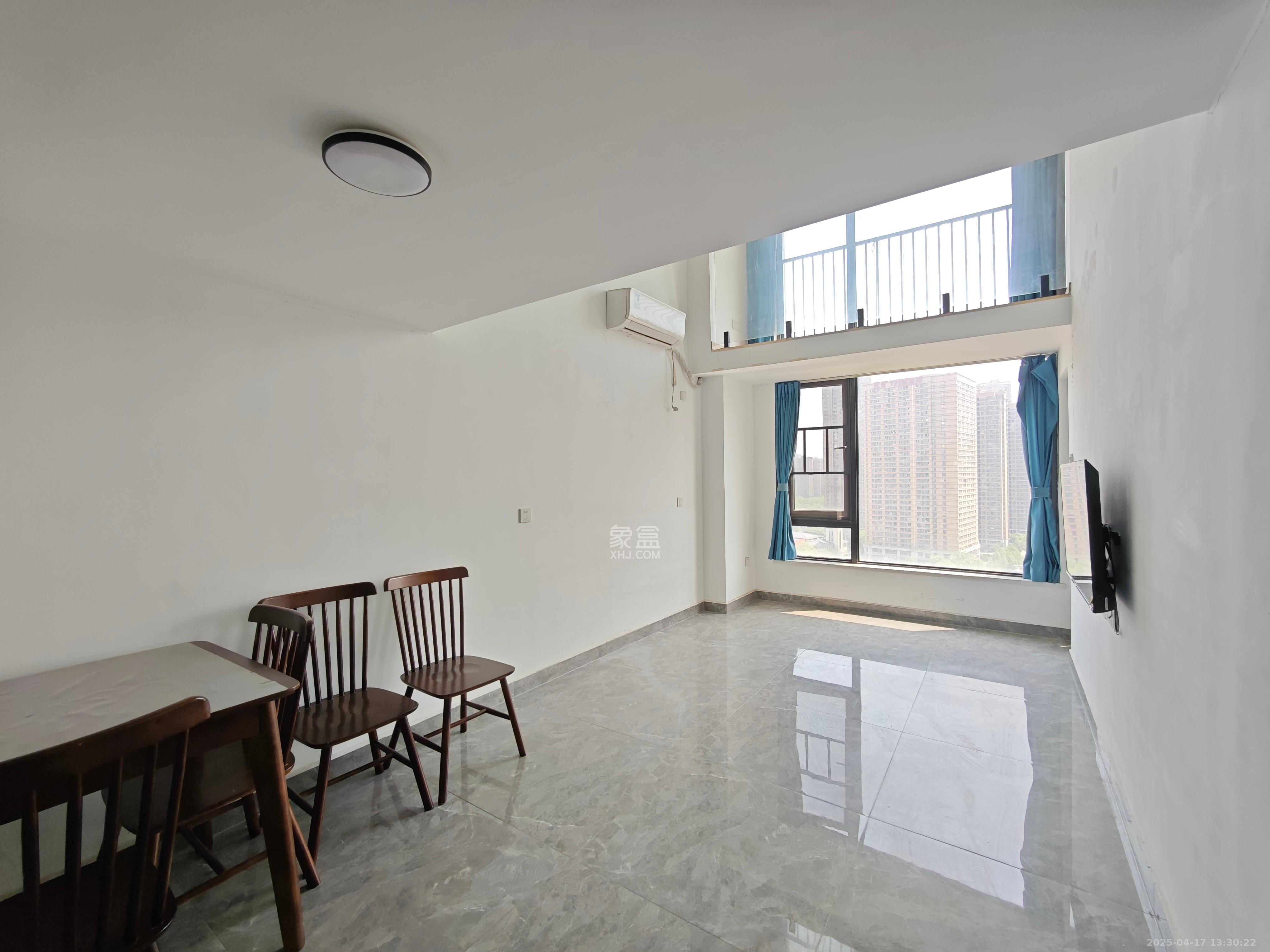 万科金色麦田  3室1厅2卫    2500.0元/月室内图