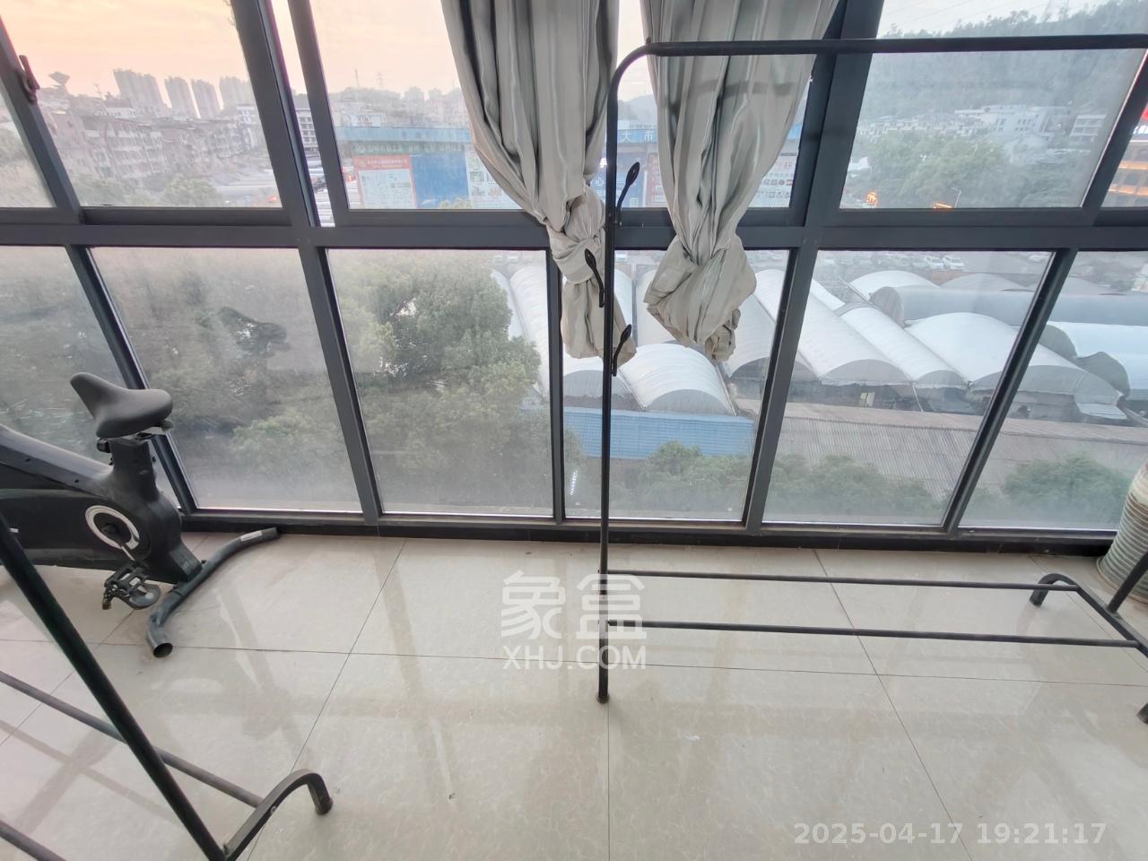 阳光晶城  4室2厅2卫   2600.00元/月室内图