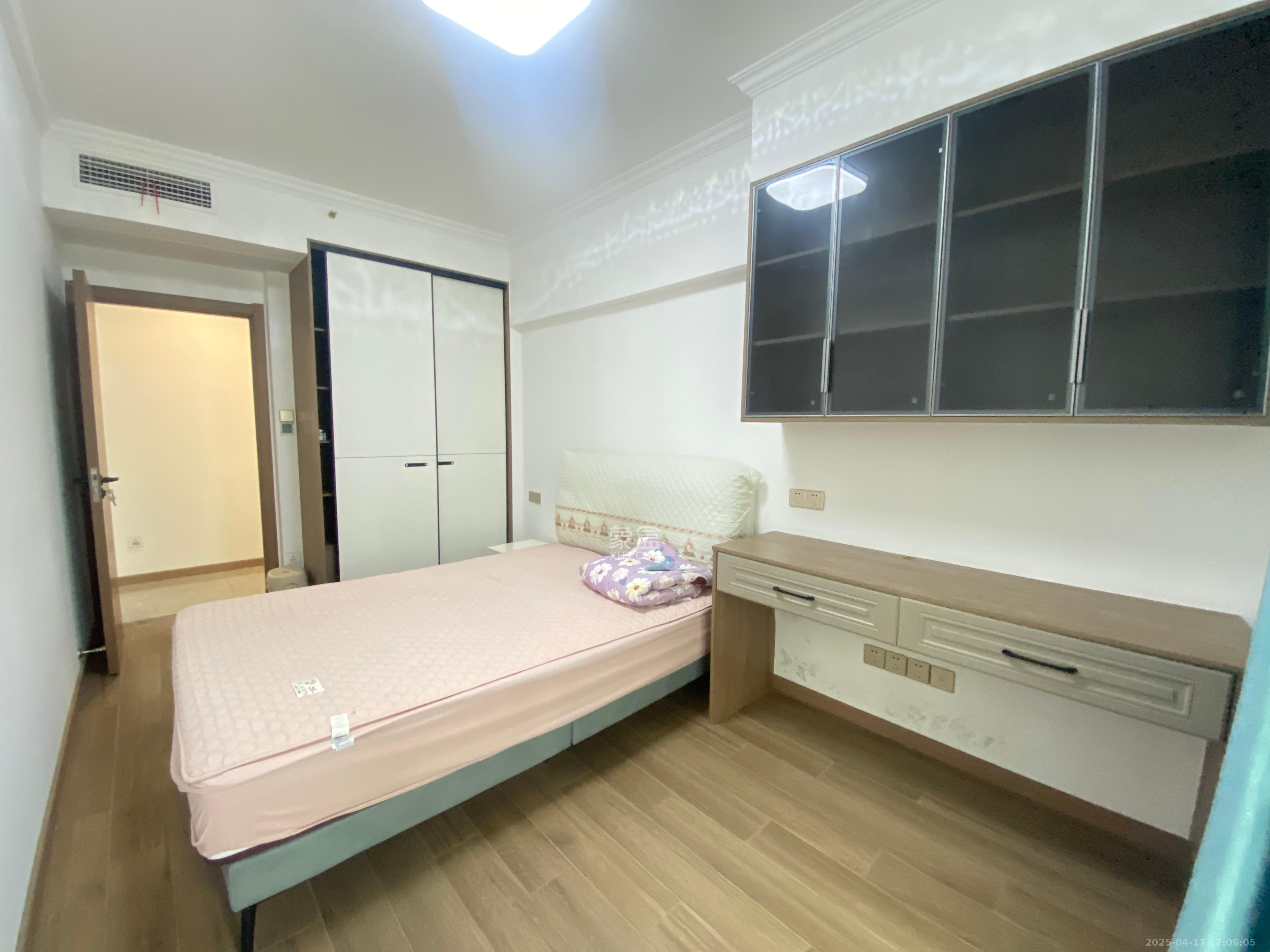 南山梅溪一方  4室2厅2卫   3600.00元/月室内图
