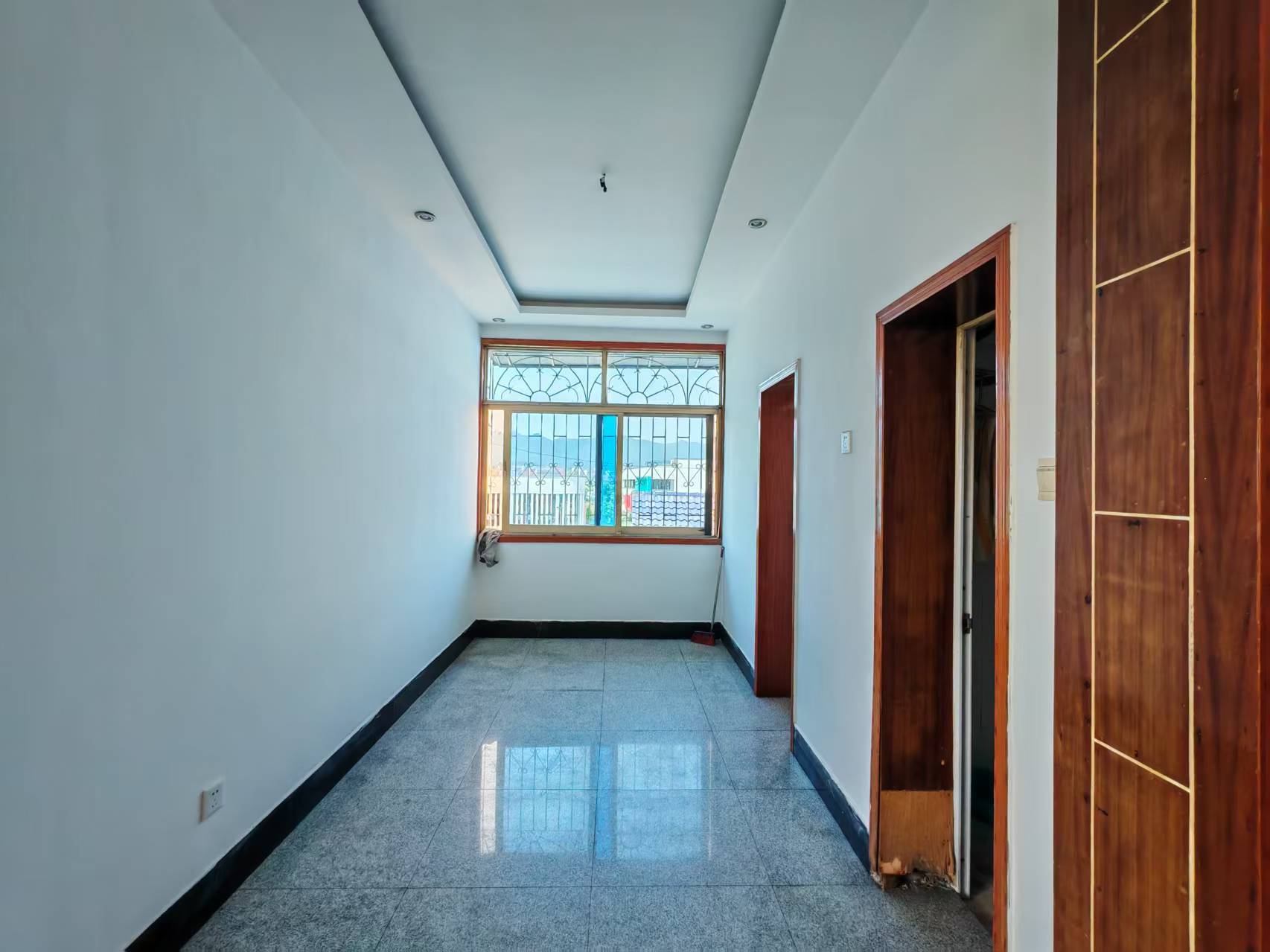 西溪坪工商银行宿舍  3室2厅1卫    26.0万 西溪坪工商银行宿舍  3室2厅1卫    26.0万客厅