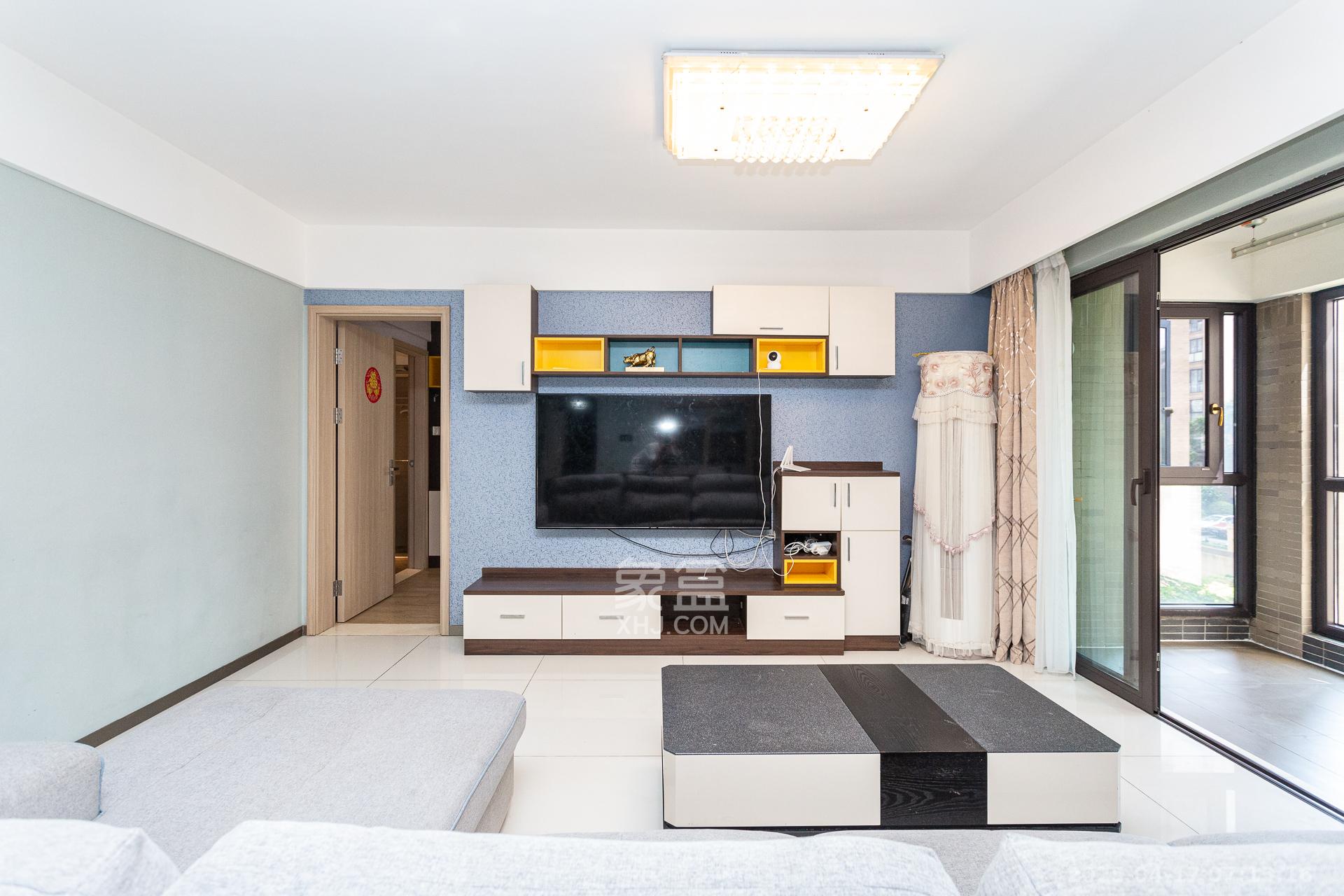 时代倾城五期 4室2厅2卫 99.0万 时代倾城五期 4室2厅2卫 99.0万客厅